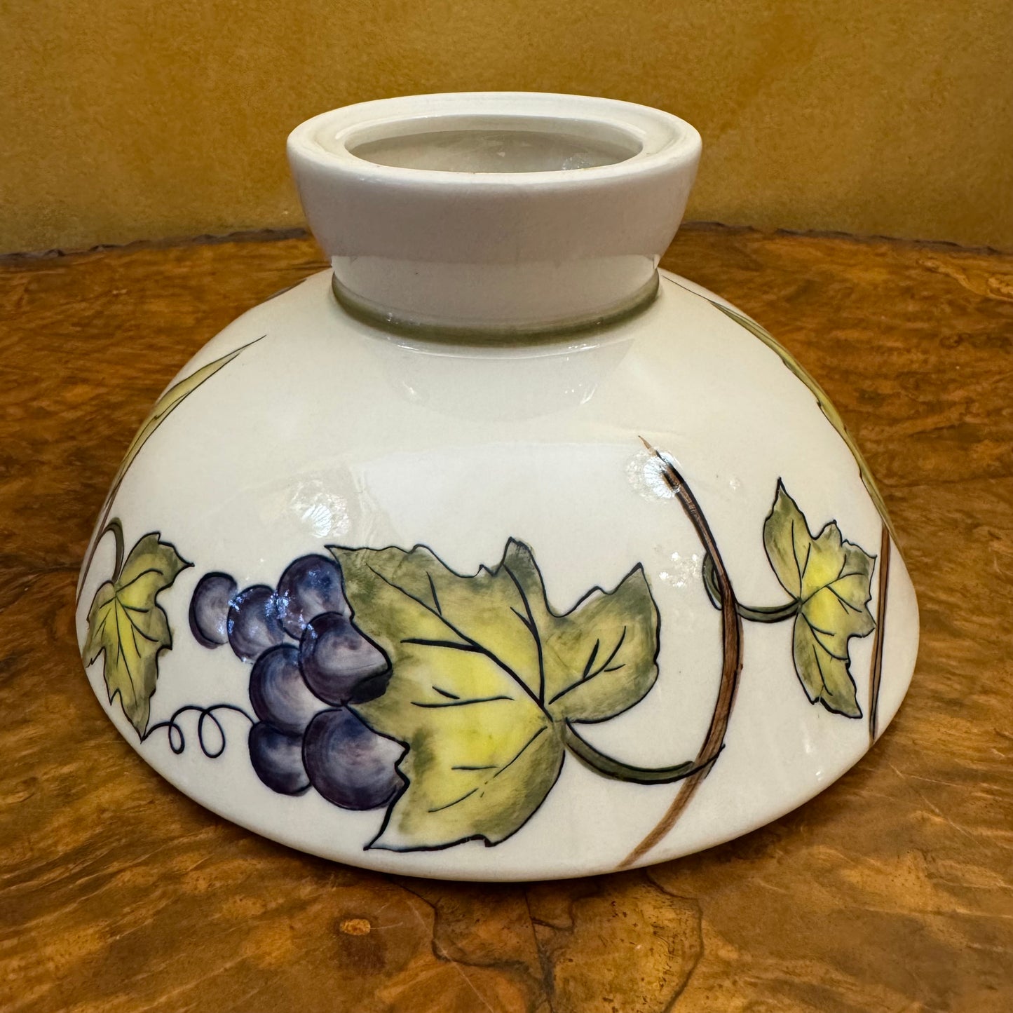 Martinvale Grapes Print Display Dish On Stand