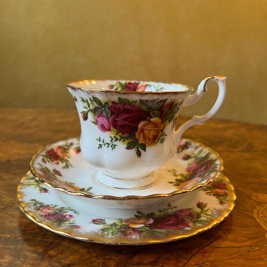 Vintage Royal Albert Old Country Rose Tea Cup Trio Set