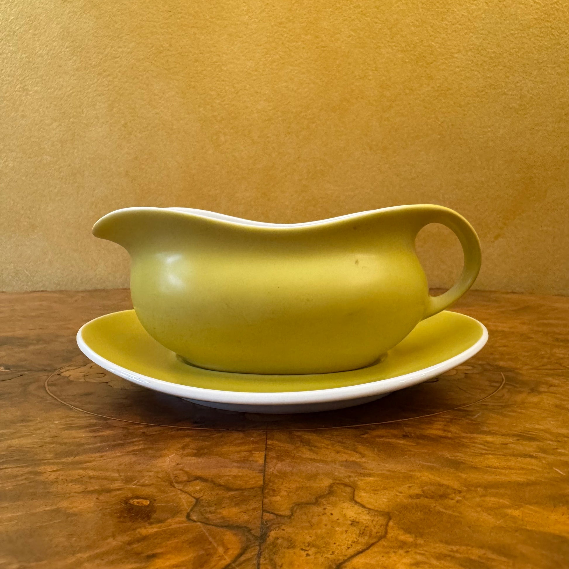 Kelco Yellow Gravy Boat & Tray