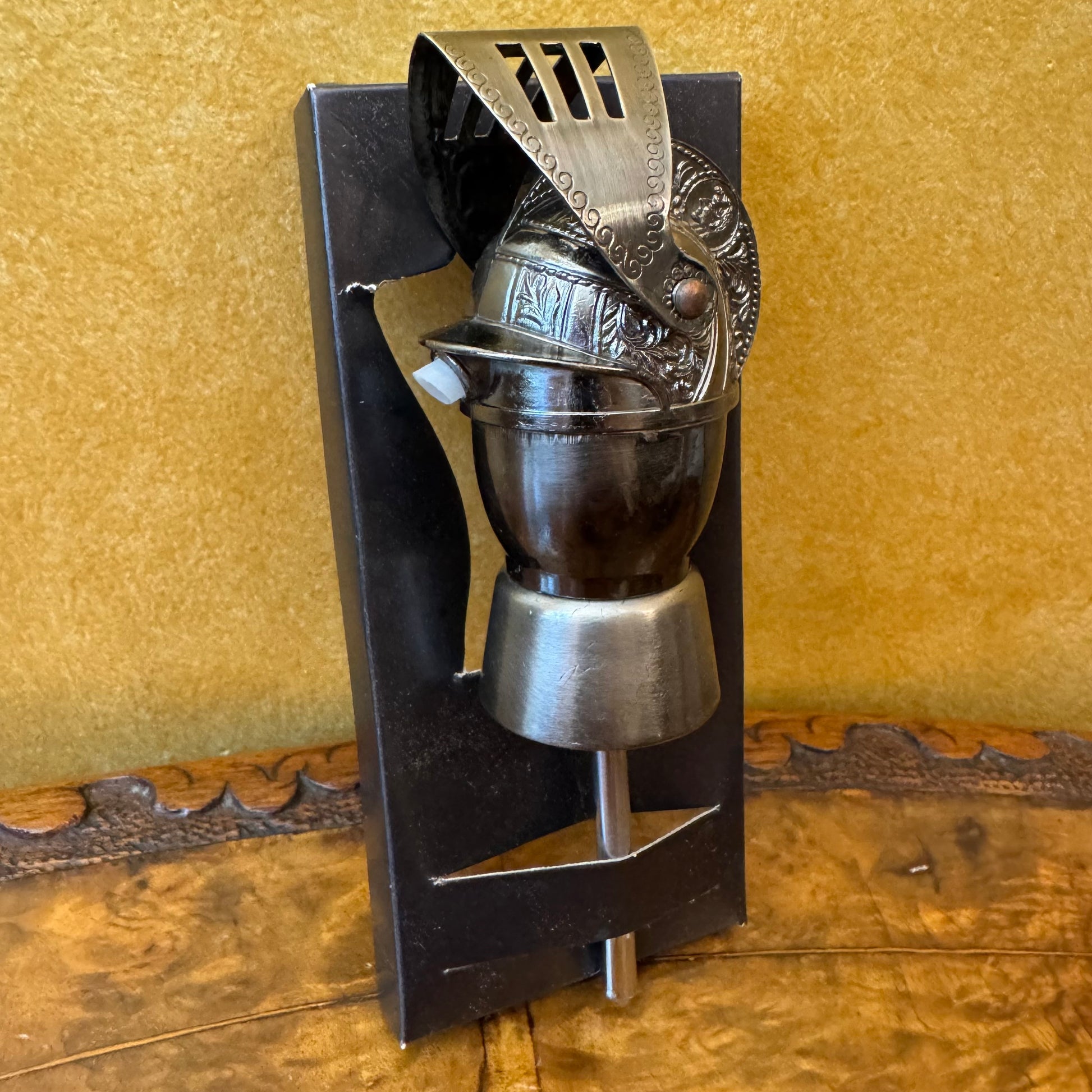 Knight Helmet Pourer 