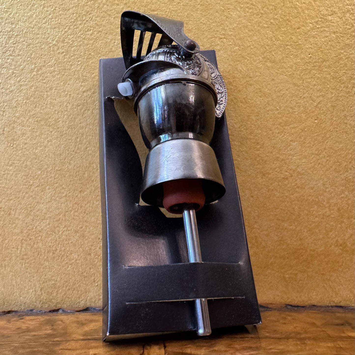 Knight Helmet Pourer & Stopper