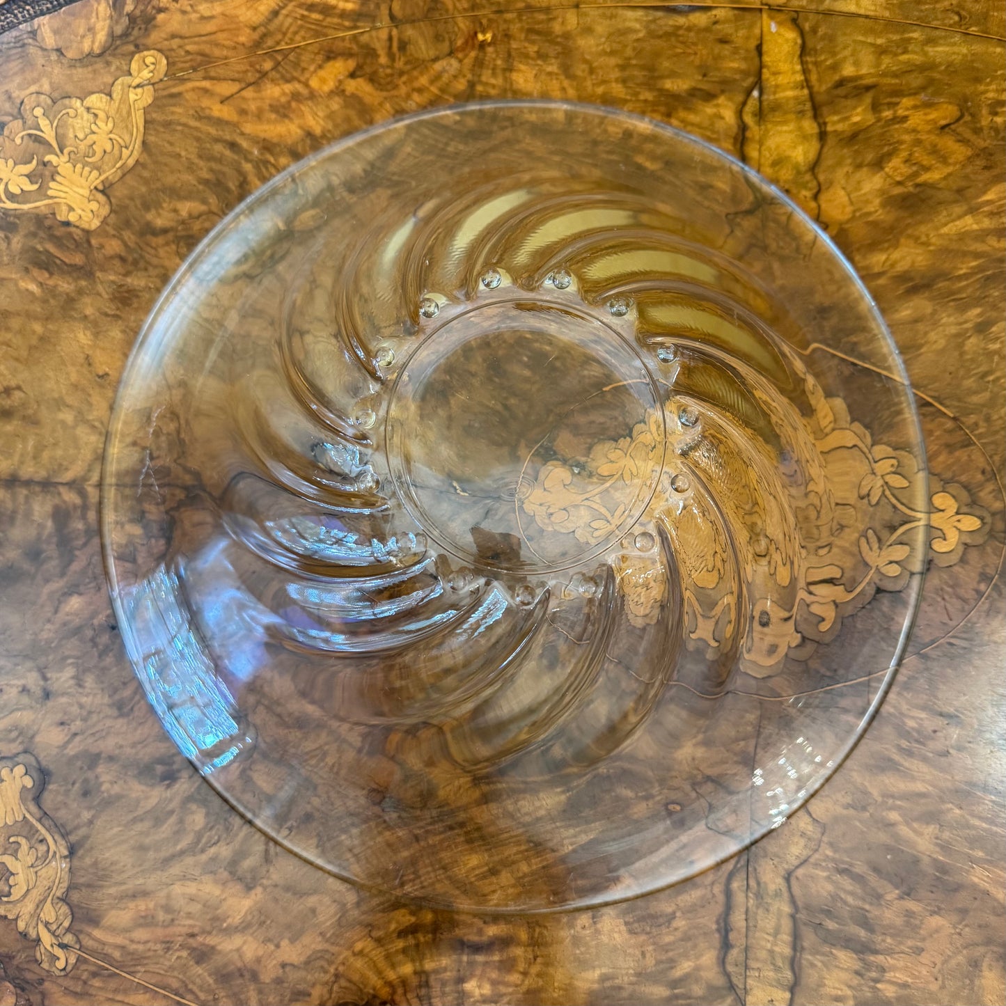 Large Swirl Base Bowl 