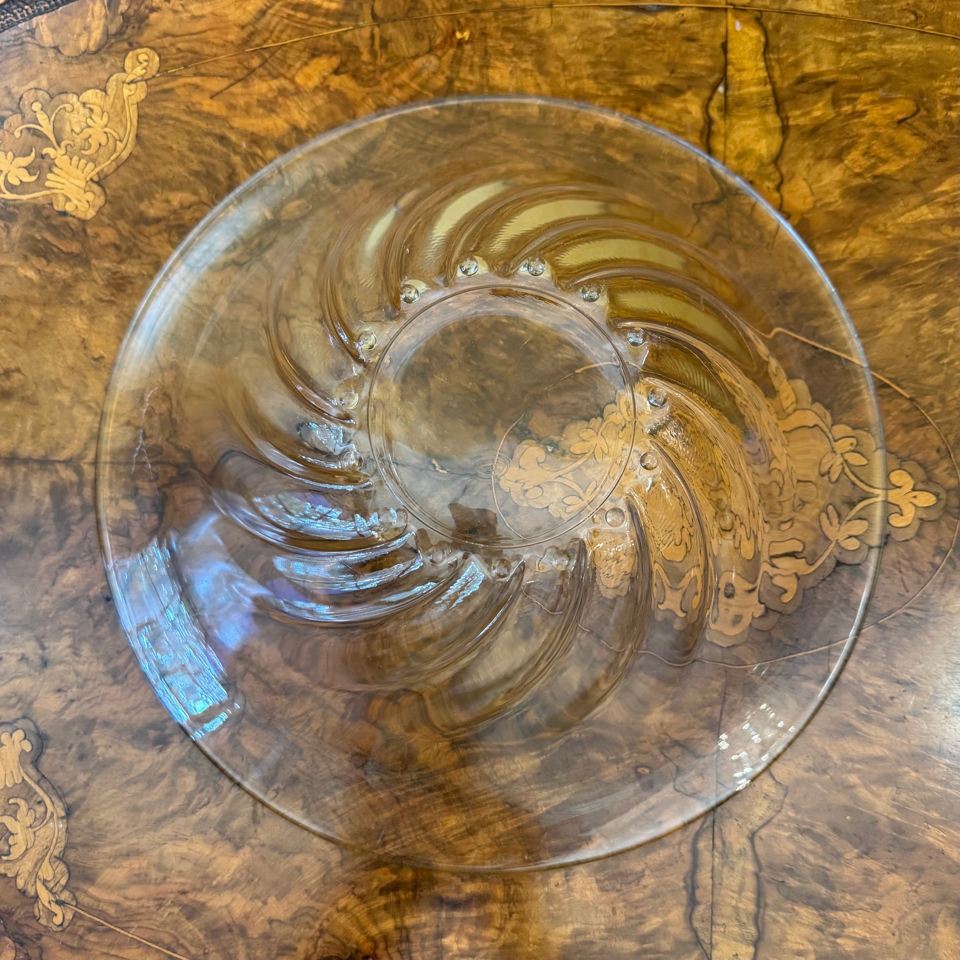 Large Swirl Base Bowl 