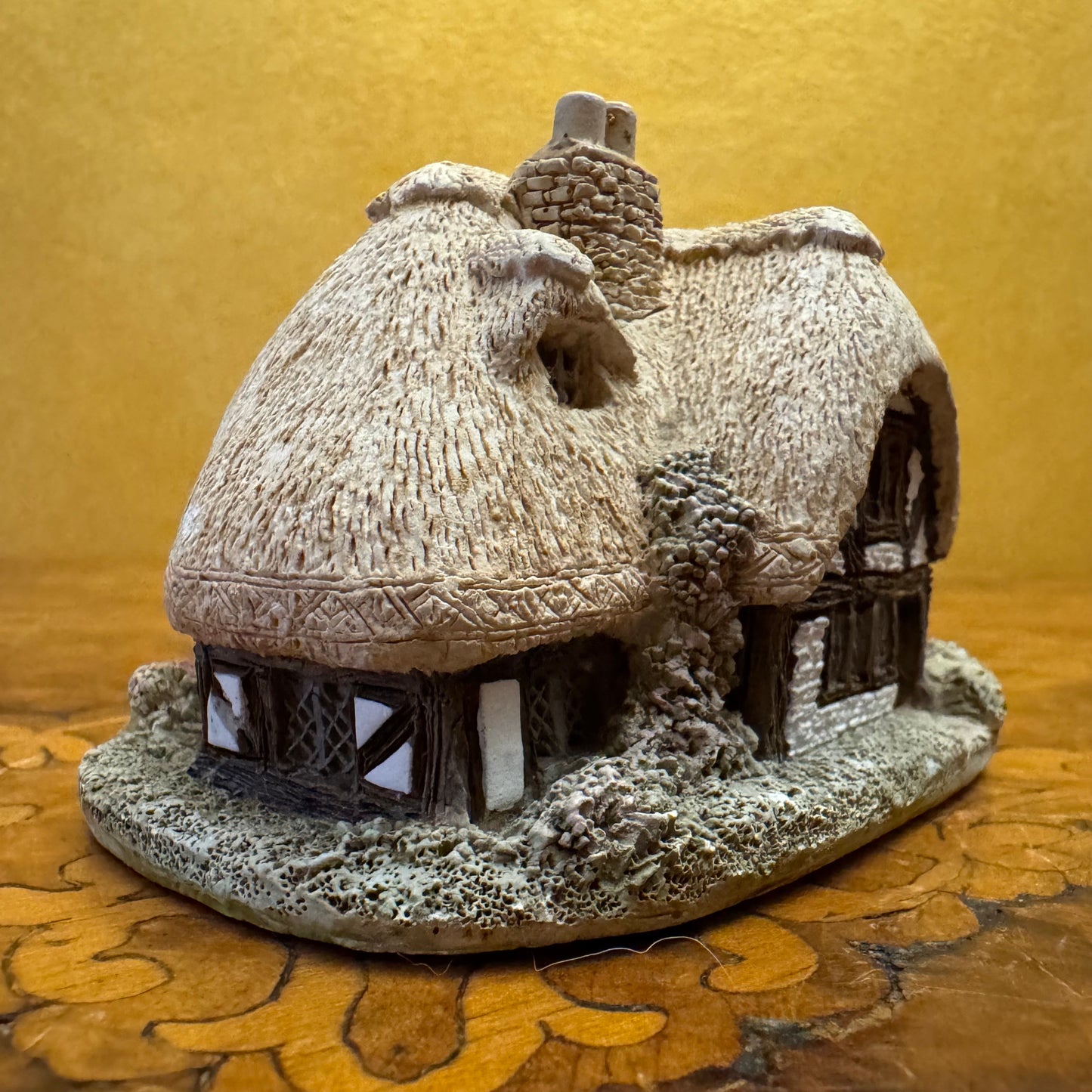 Lilliput Lane April Cottage Miniature Ornament 