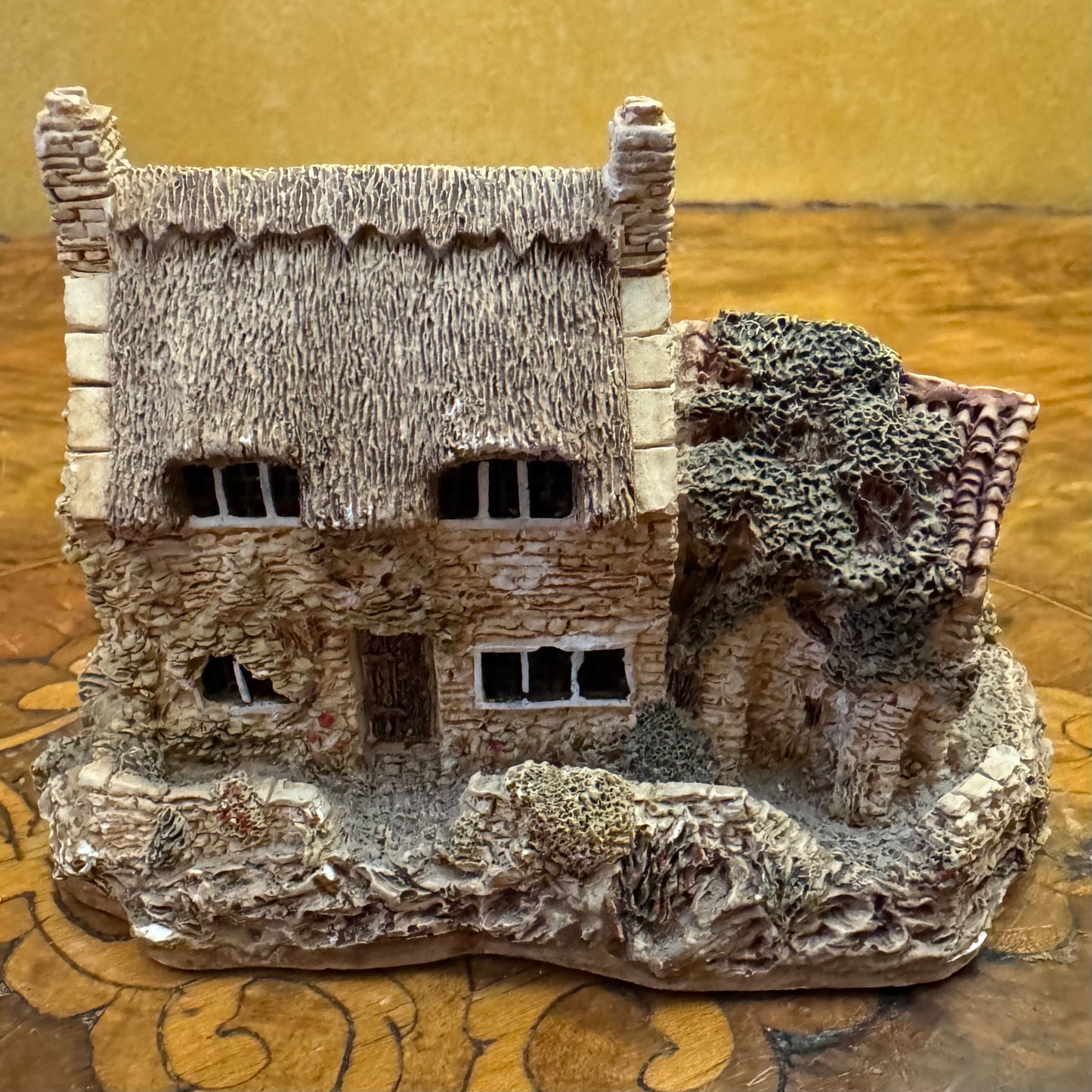 Lilliput Lane Cobbler's Cottage Miniature 