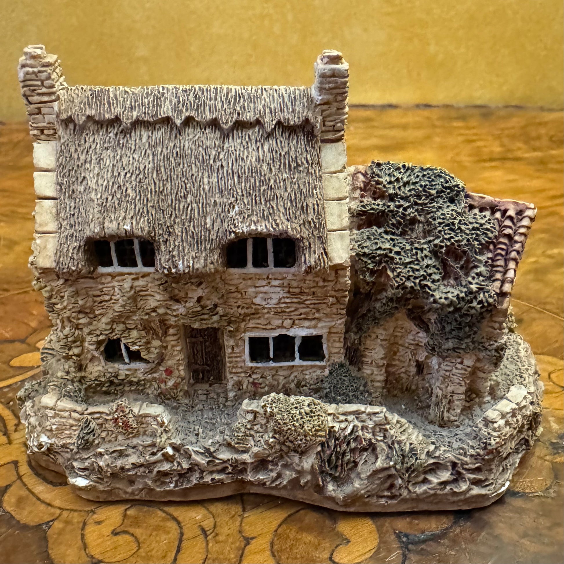 Lilliput Lane Cobbler's Cottage Miniature 