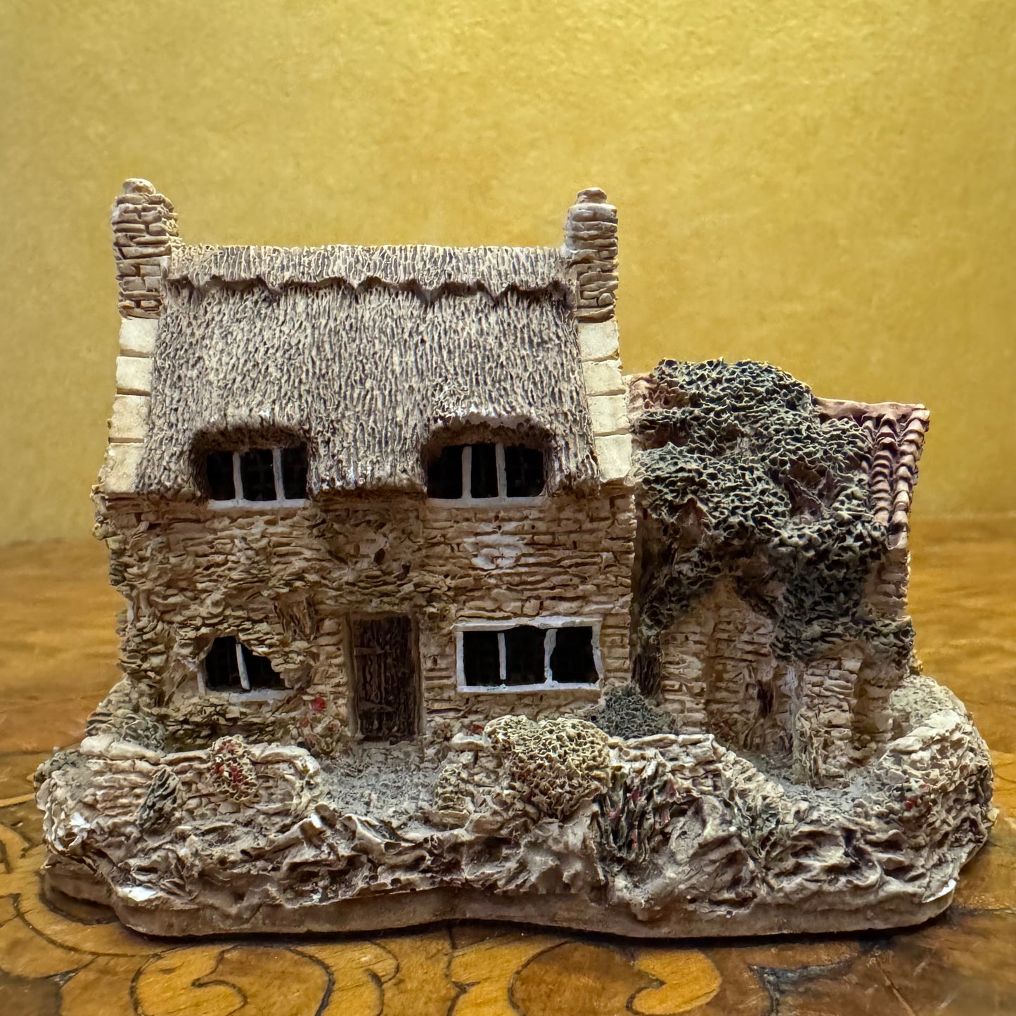 Lilliput Lane Cobbler's Cottage Miniature Cottage 