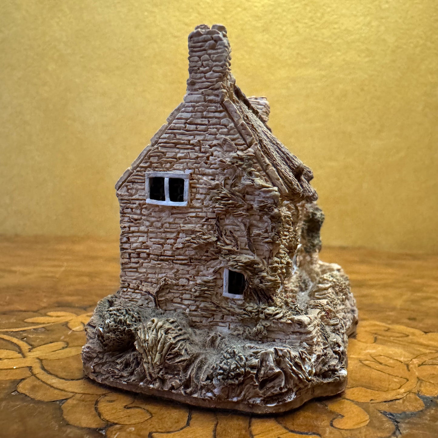 Lilliput Lane Cobbler's Cottage Ornament 