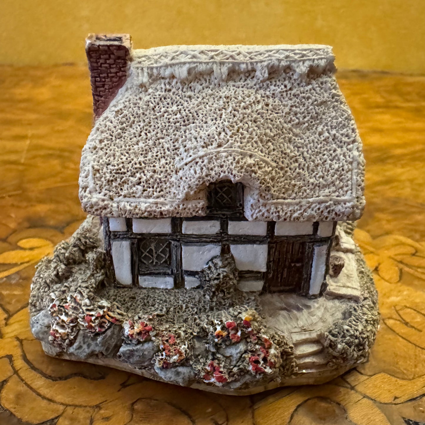 Lilliput Lane Riverview Miniature Cottage House 