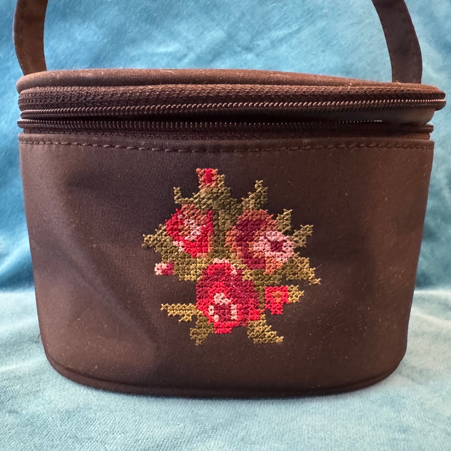 Make-Up Embroidered 