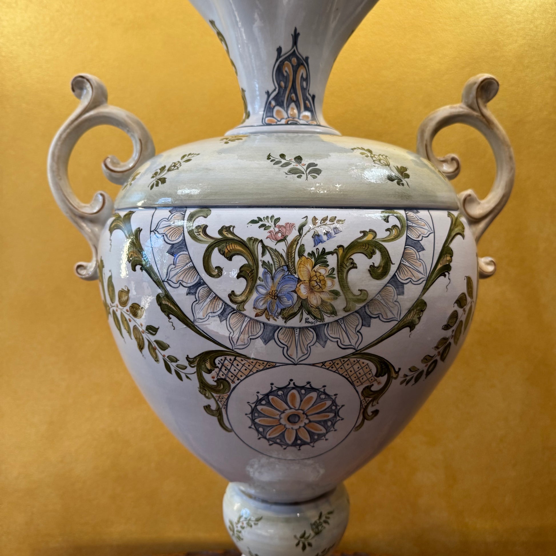 Manufactures Richelieu Large Hand-Painted 