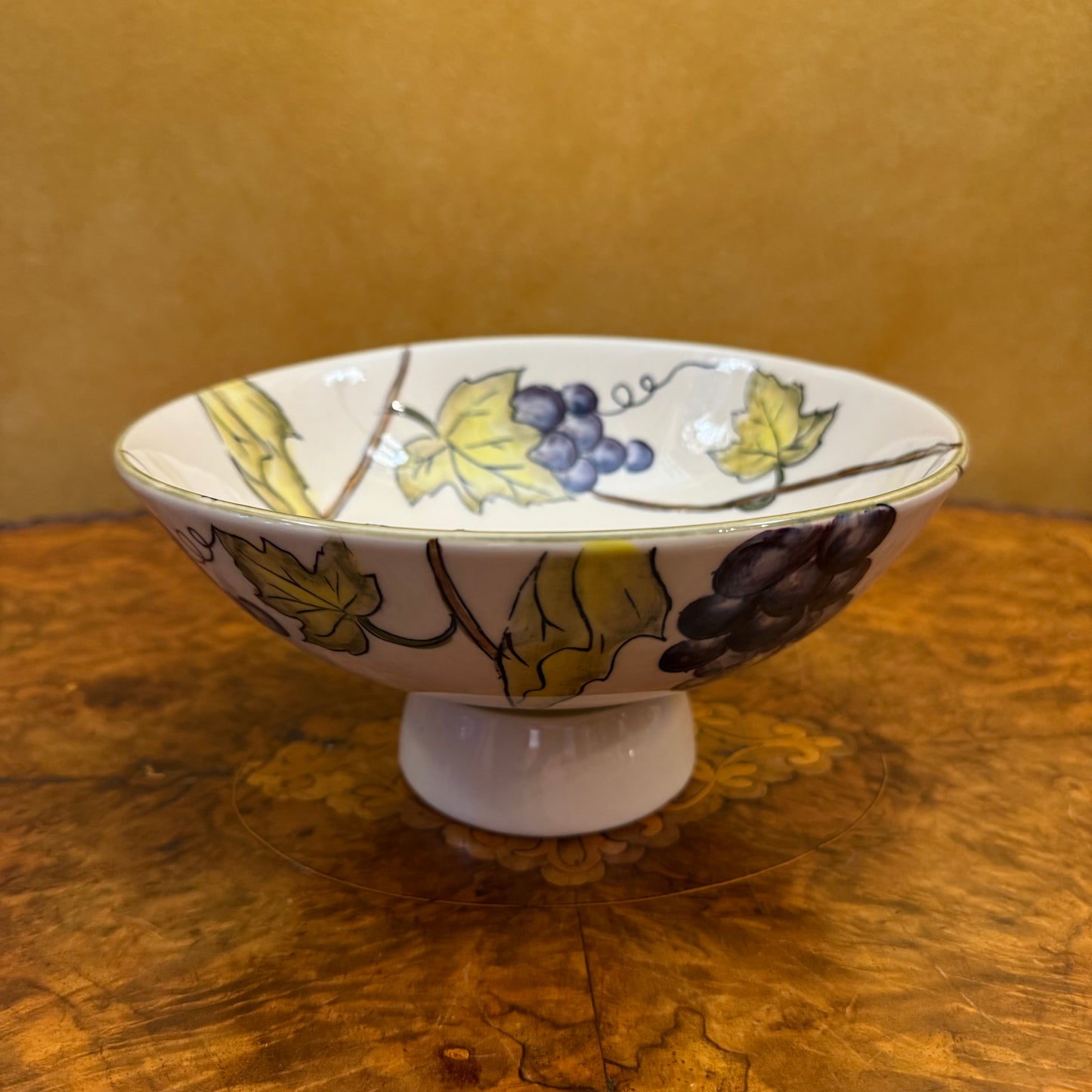 Martinvale Grapes Print Display Dish On Stand 