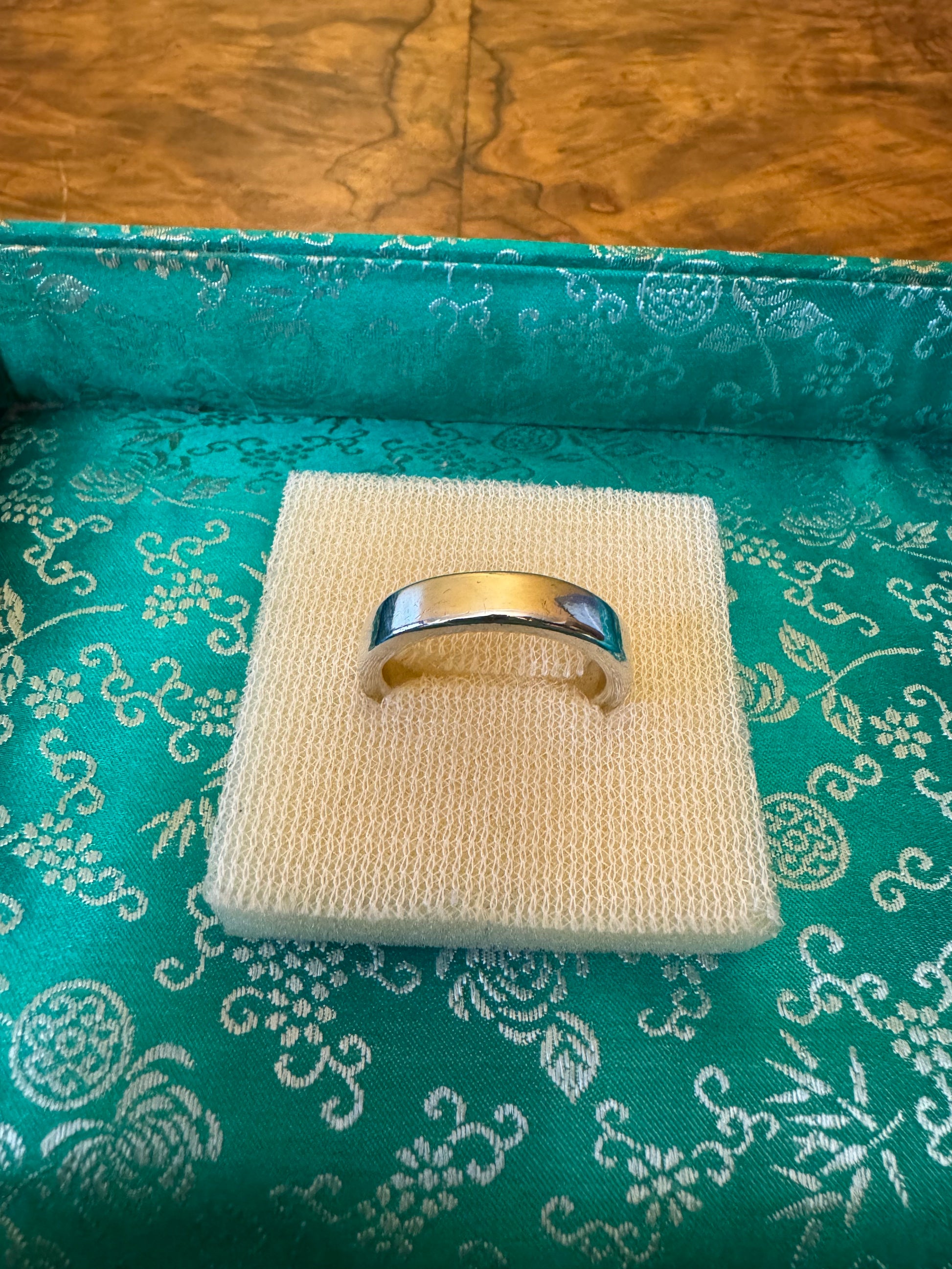 Mens 18k White Gold Ring 