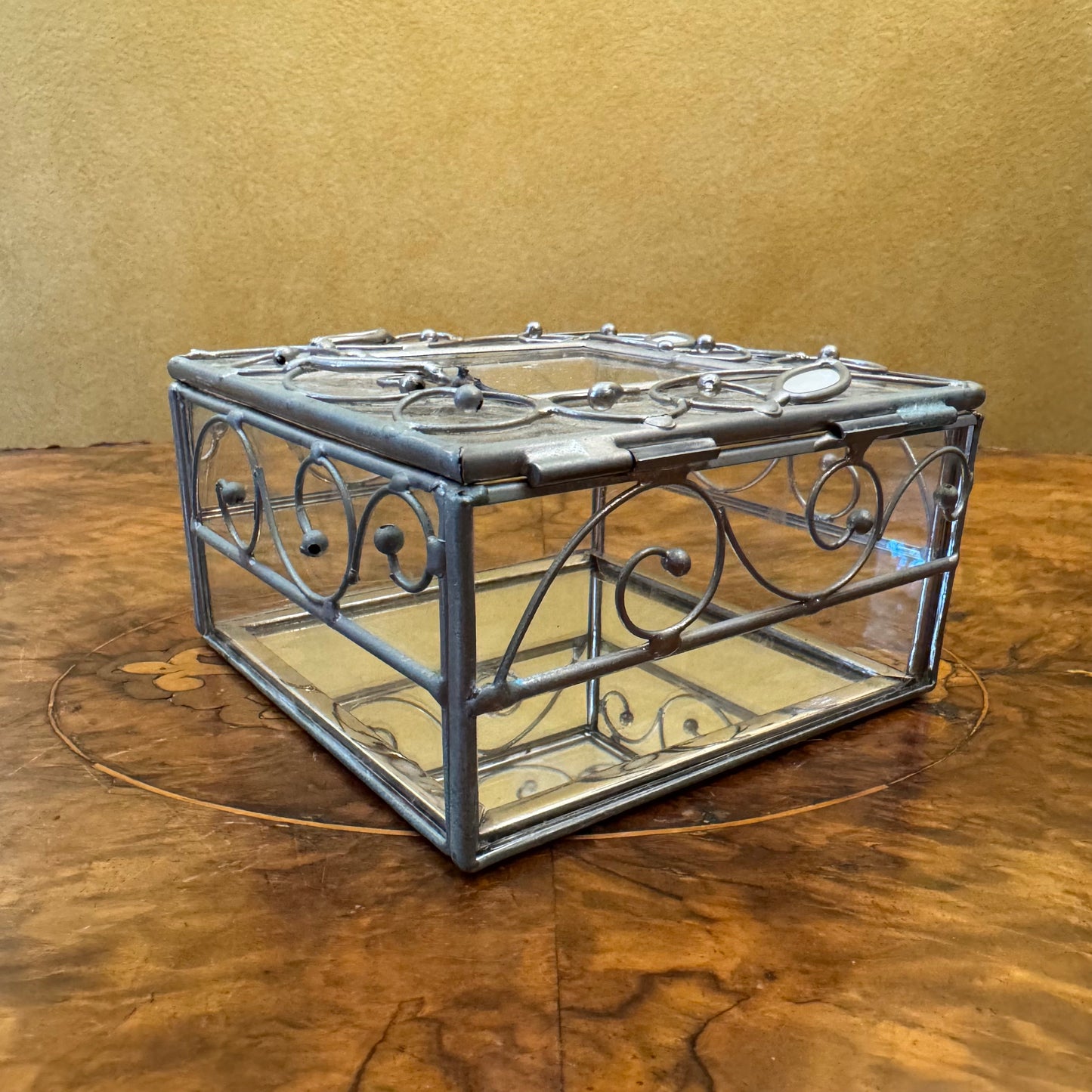 Metal Glass Mirror Trinket 