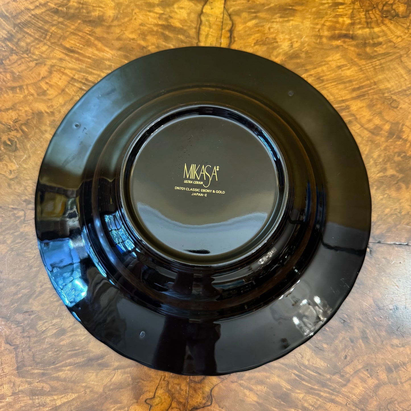 Mikasa Classic Ebony & Gold 10 Pieces 