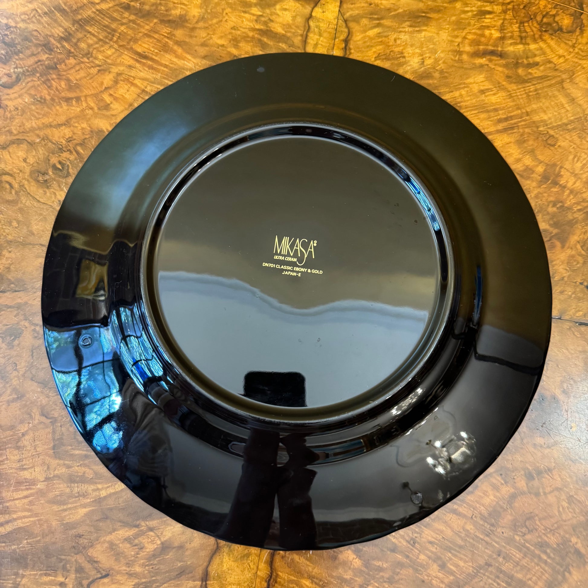 Mikasa Classic Ebony & Gold Entree 