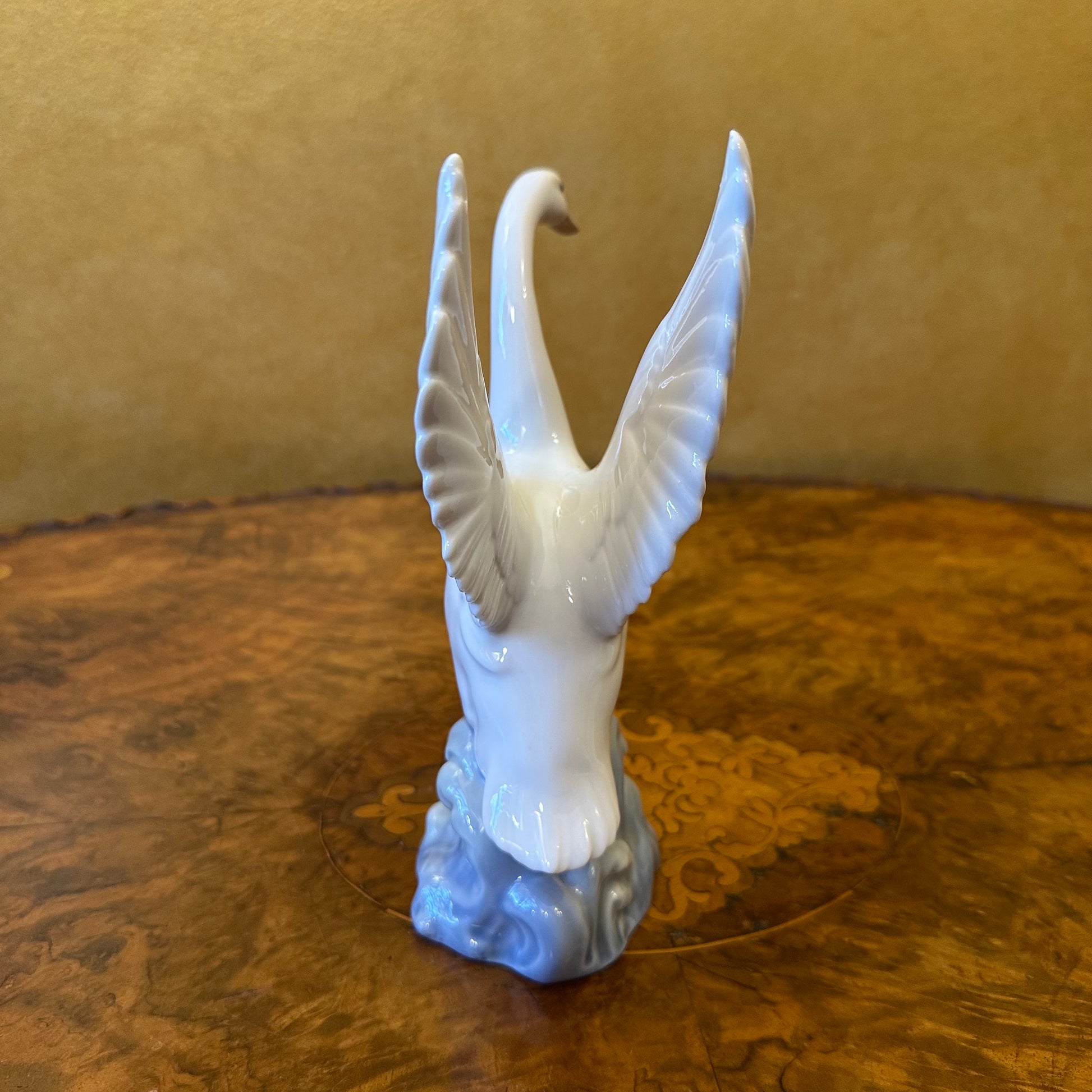 Nao Flying Swan Figurine 