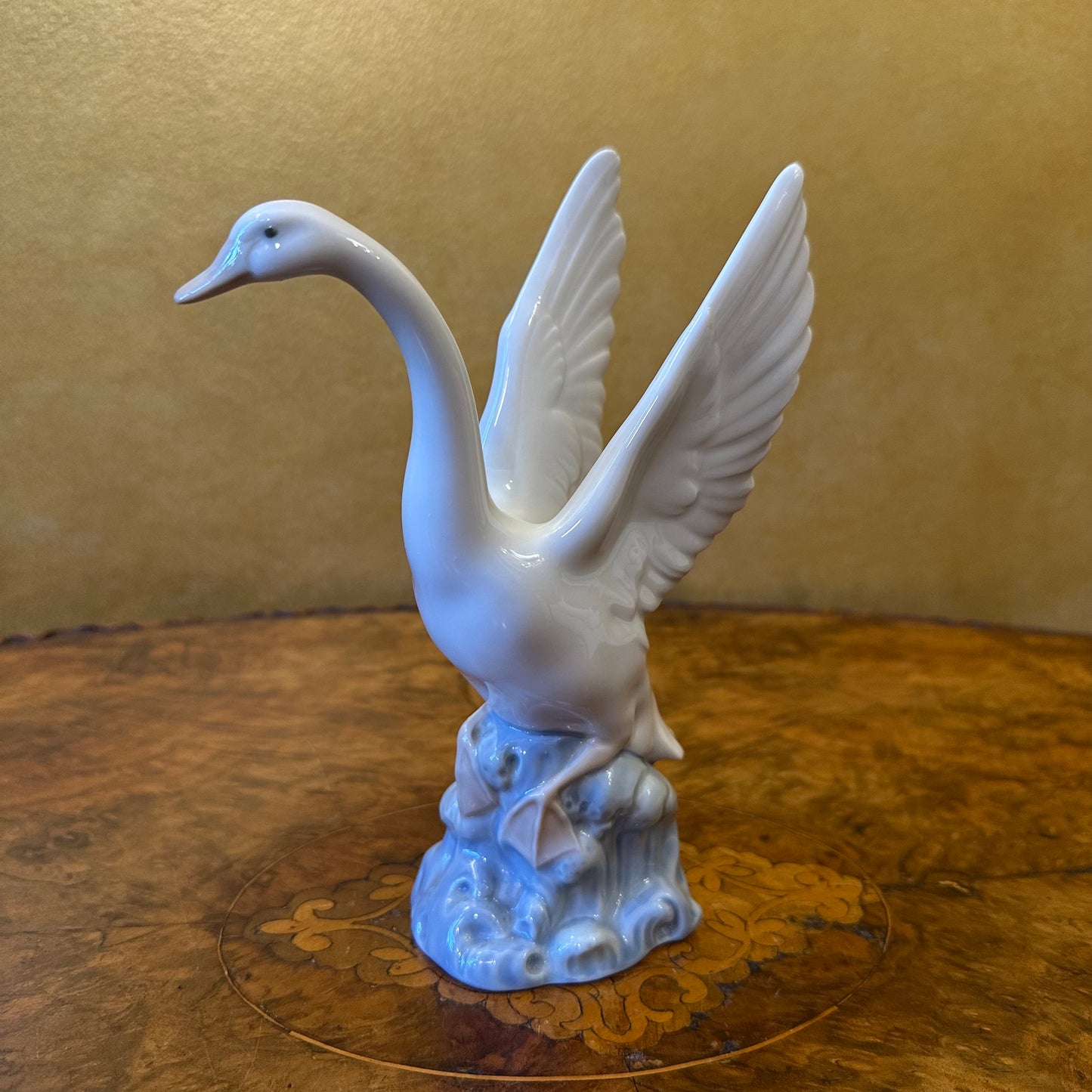 Nao Flying Swan Figurine Ornament 