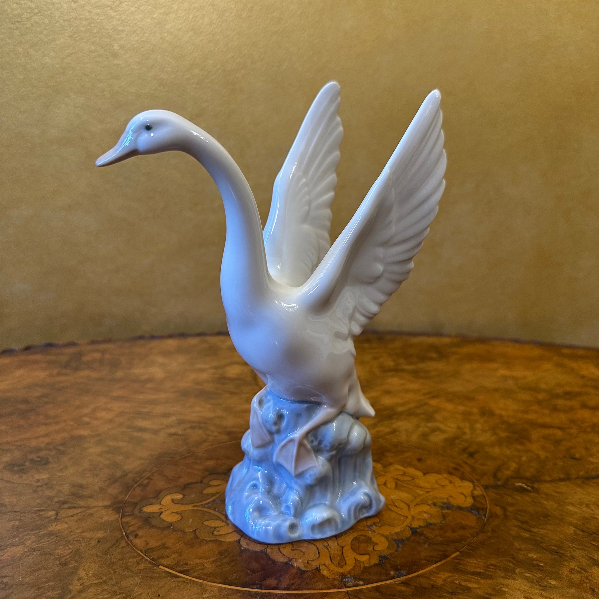 Nao Flying Swan Figurine Ornament 