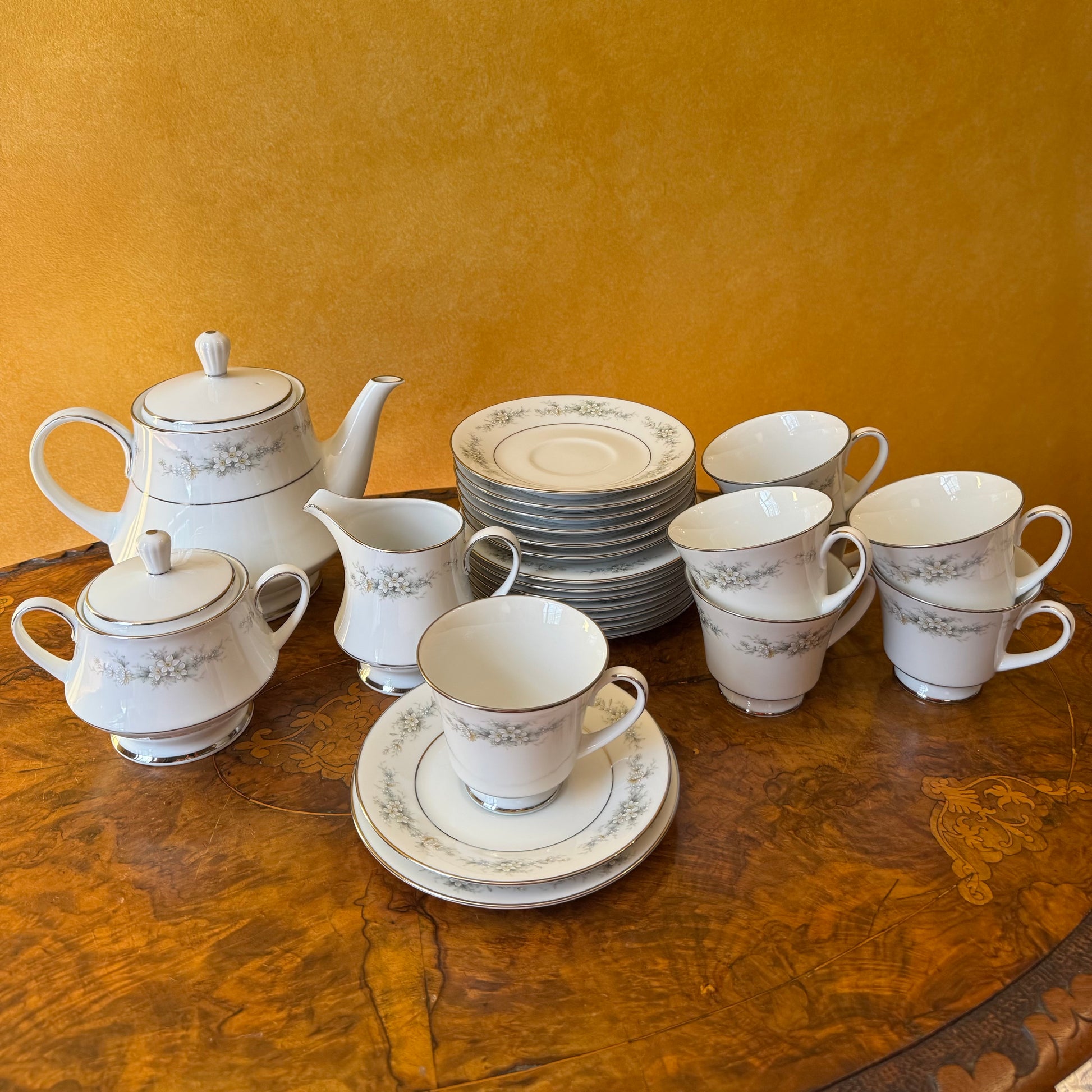 Noritake Melissa 24 Piece Tea 