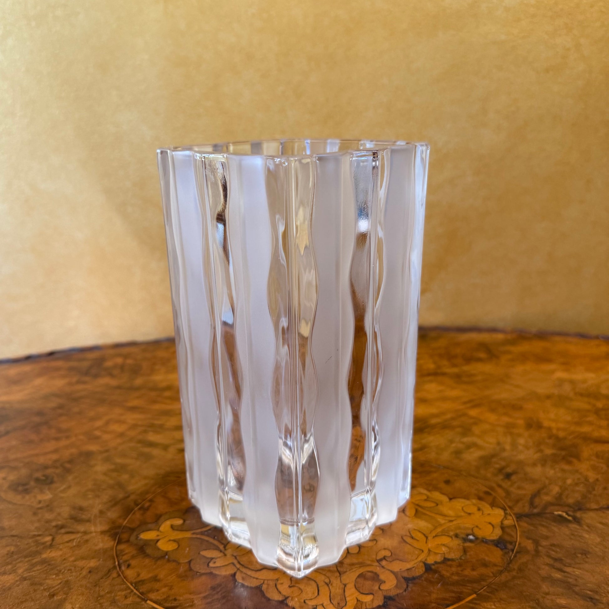 Nova Luay Frosted Wavy 