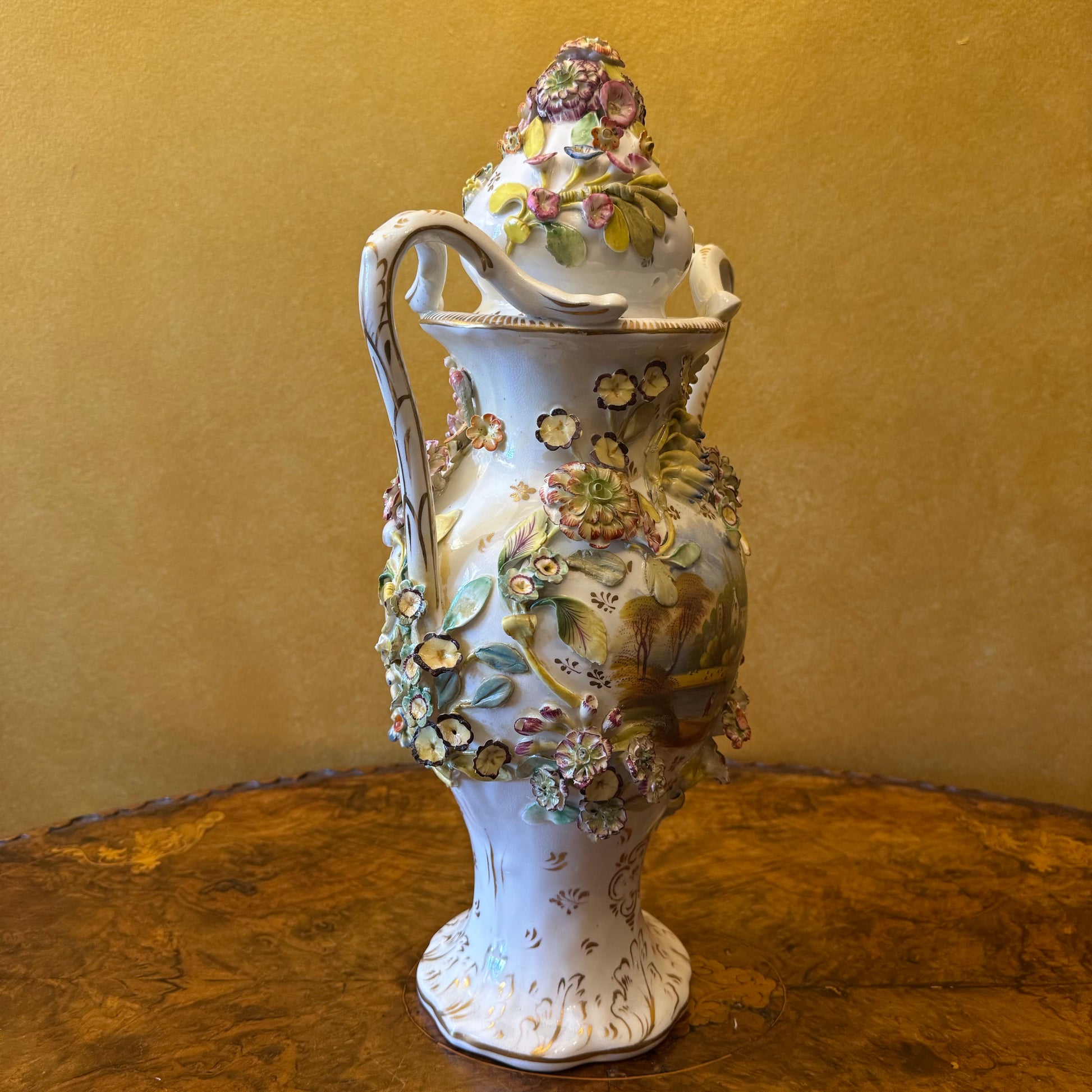 Painted Scene Twin Handles Vase Lid