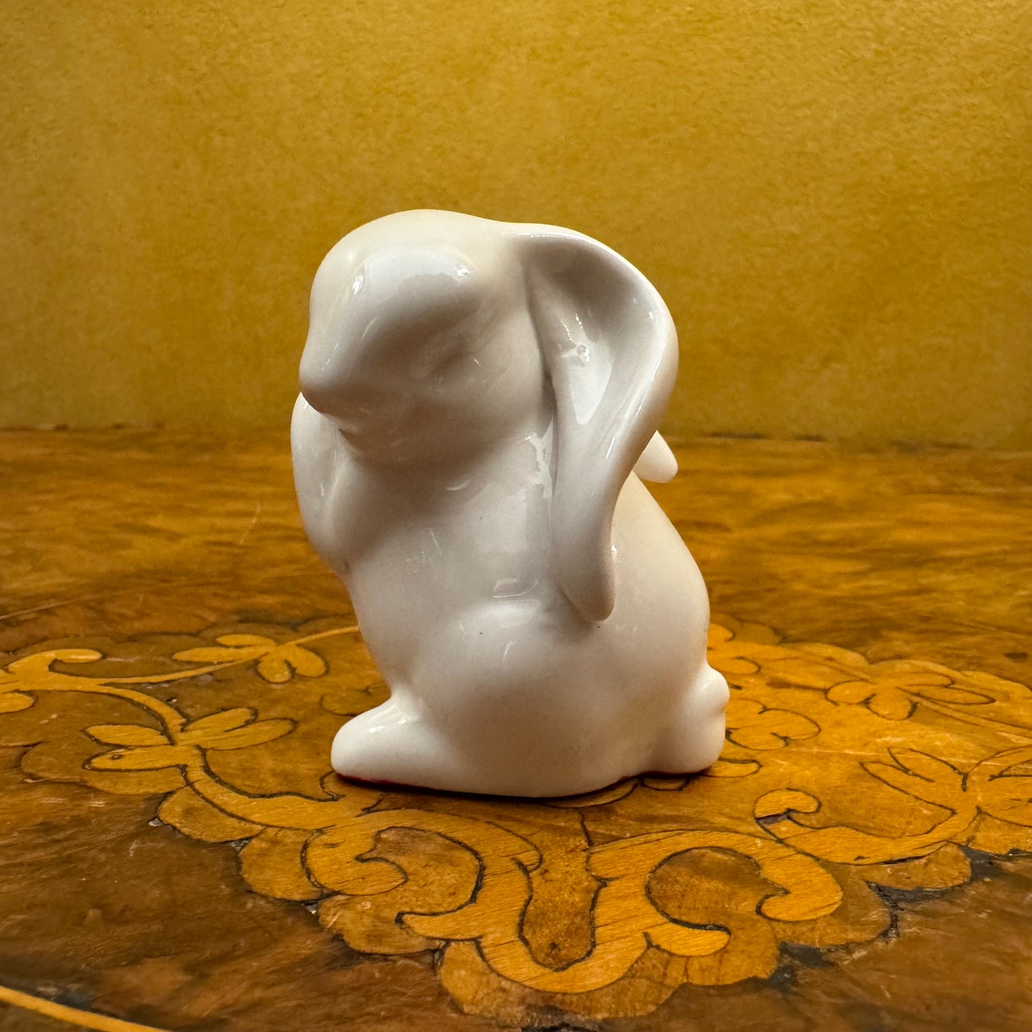 Porcelain Bunny Rabbit Ornament Figuirne 