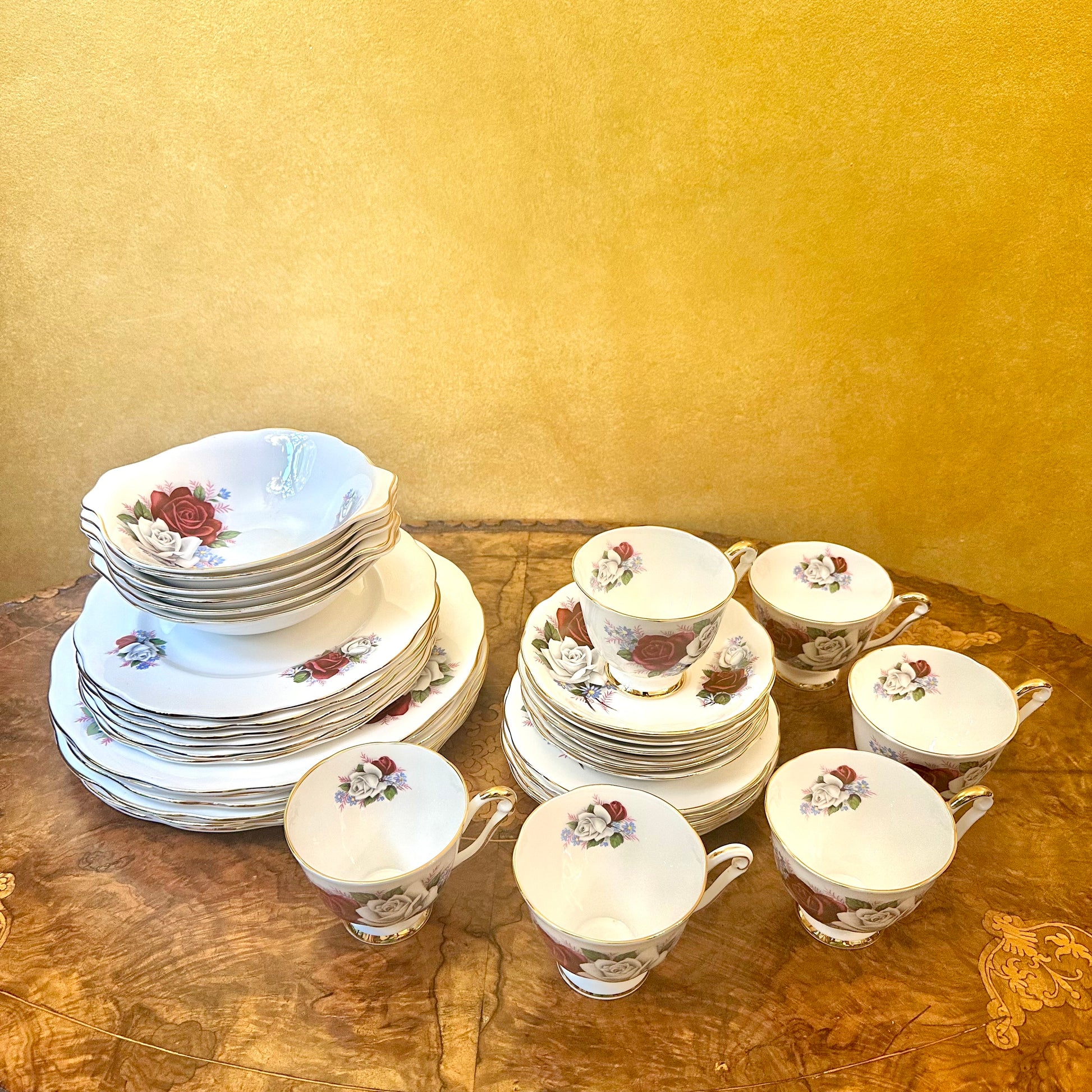 Queen Anne Duet 36 Piece Dinner Set 