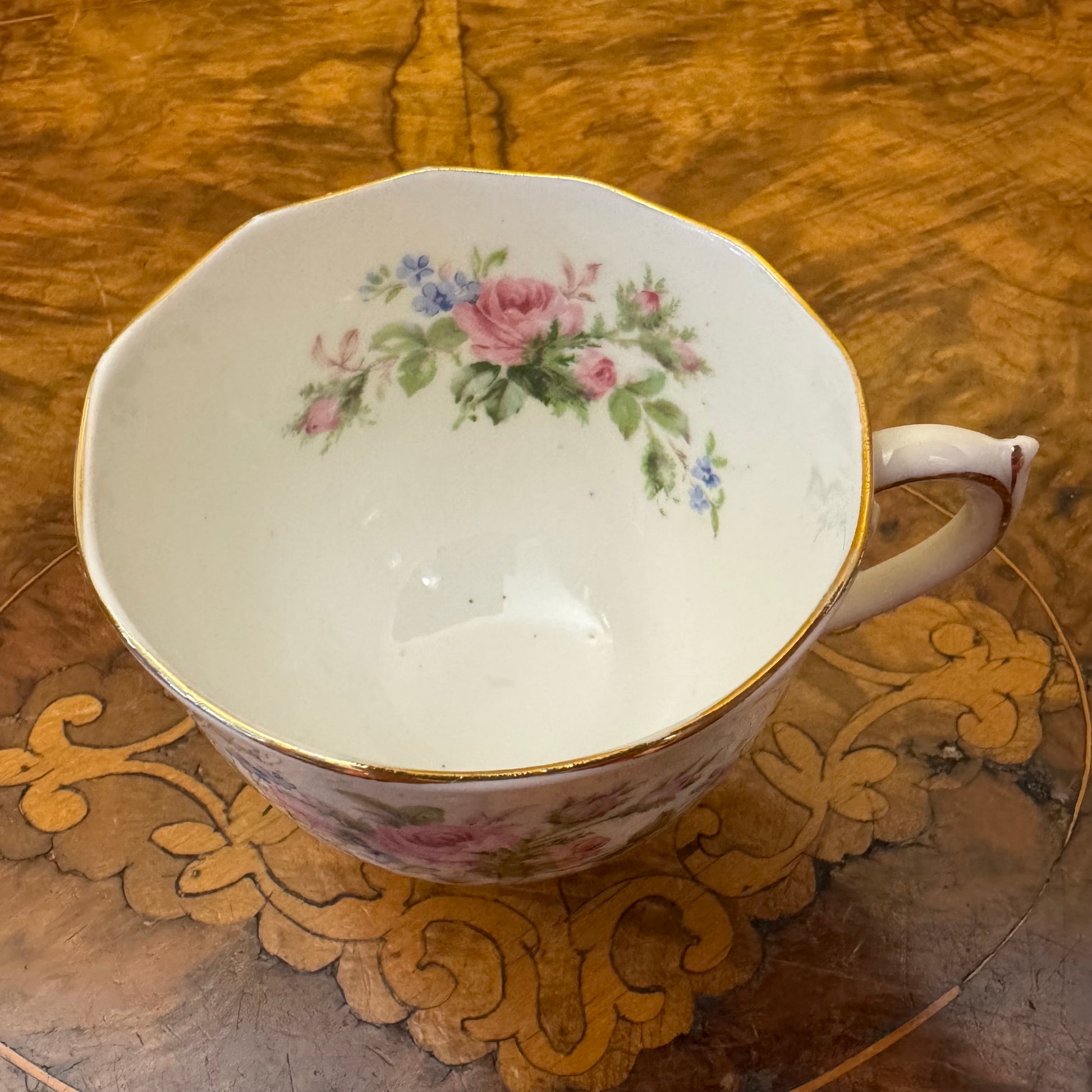 Roslyn Moss Rose tea Cup 