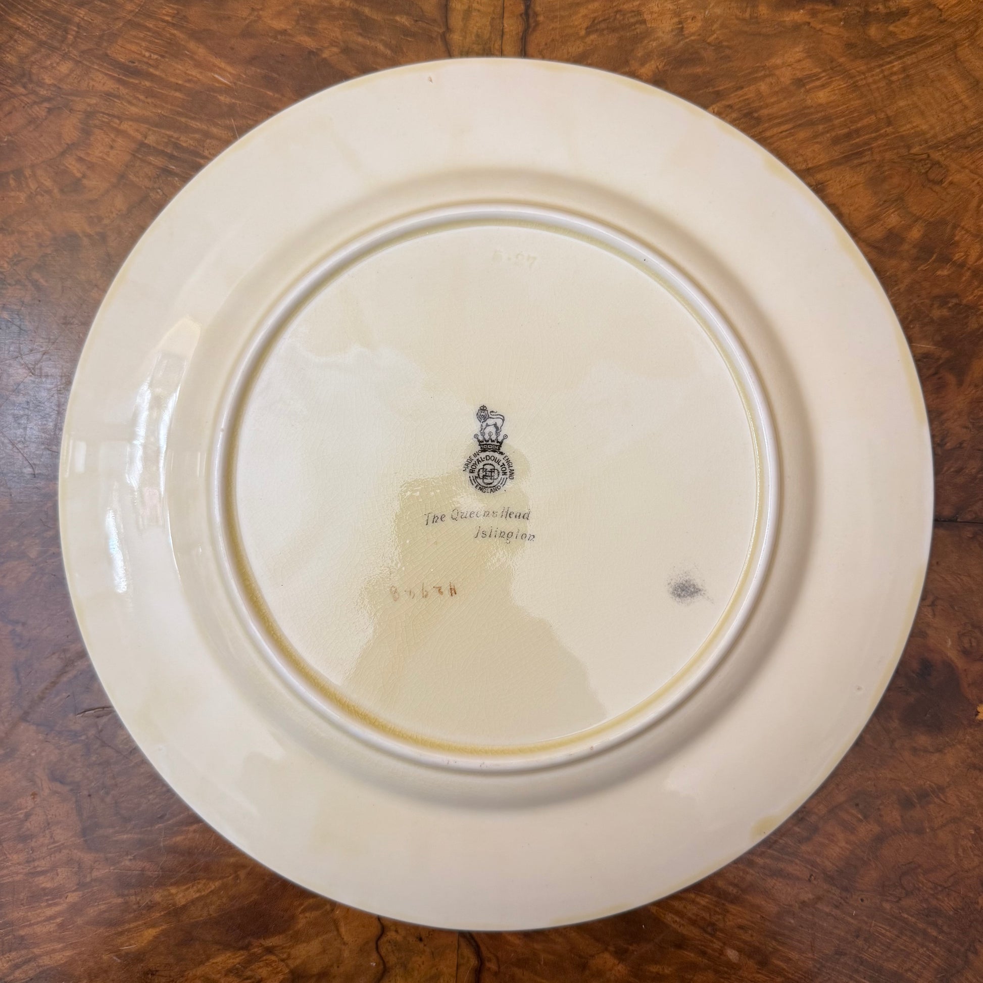 Royal Doulton The Queens Head Islington Plate 