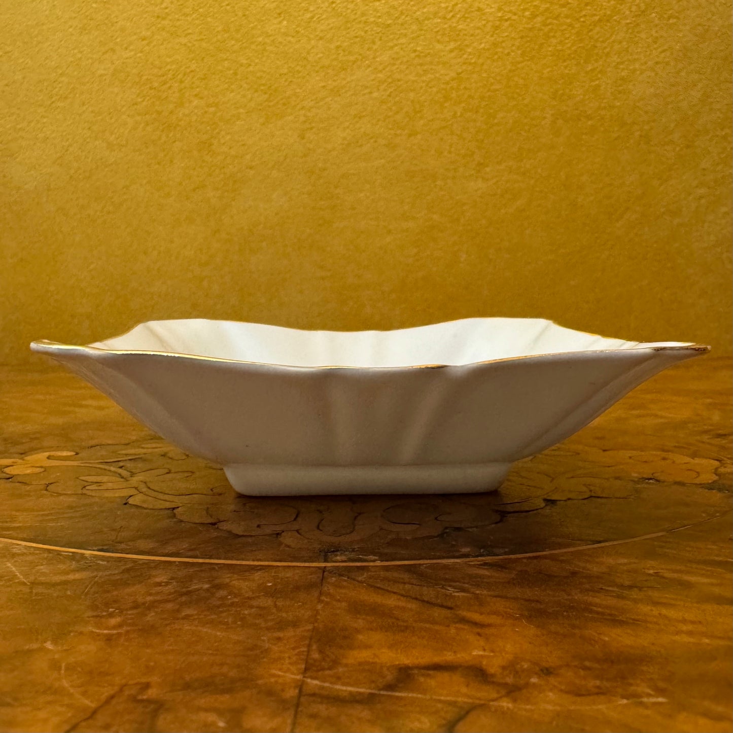 Vintage Royal Stafford Memorial Carillon Kings Parade Bathurst Dish 