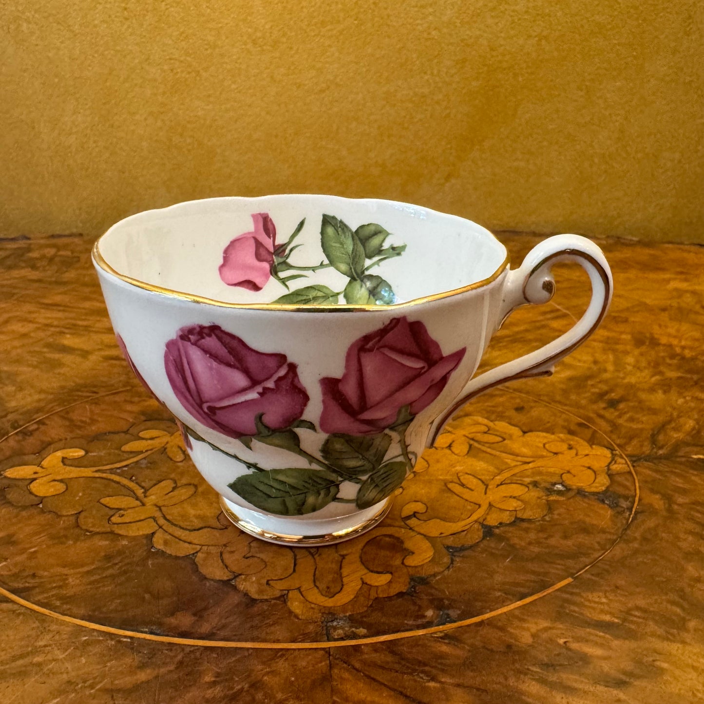 Royal Standard Three Red Roses 