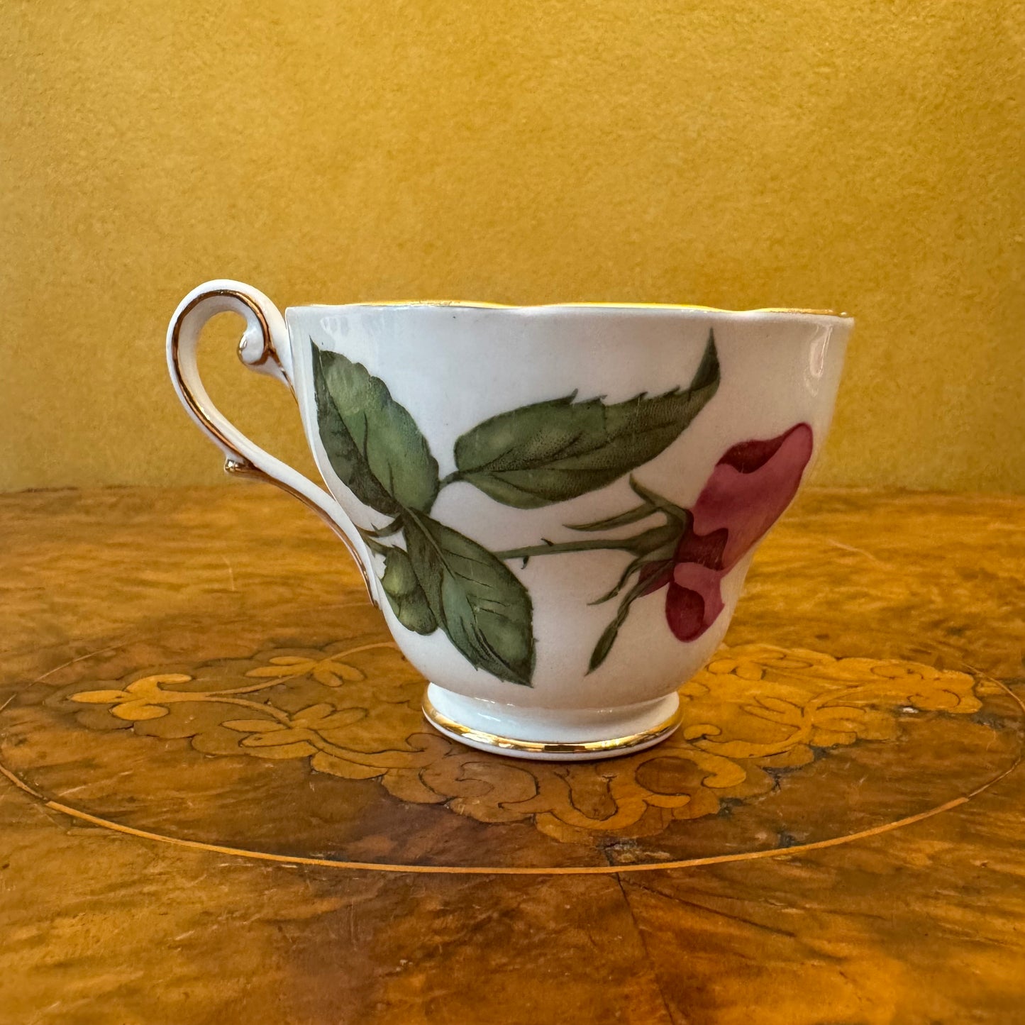 Royal Standard Three Red Roses Cup
