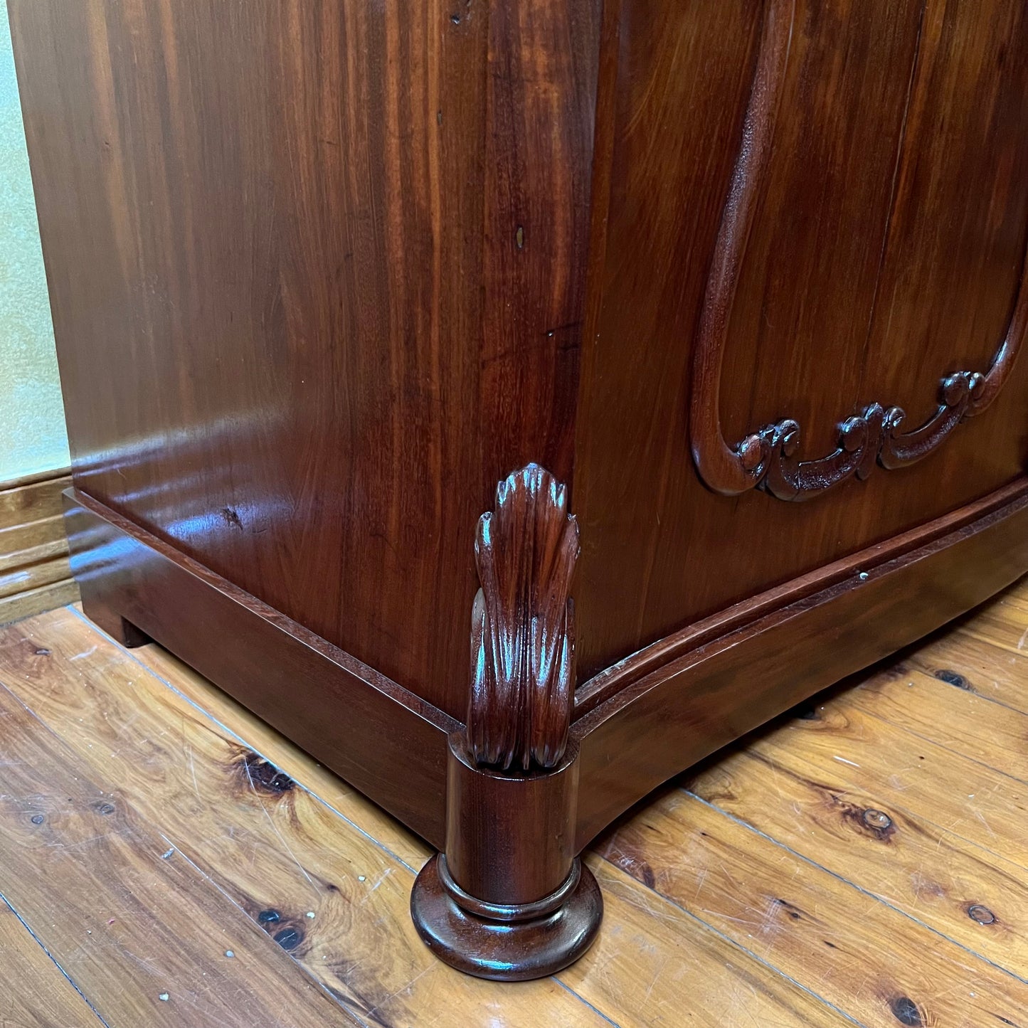 Sideboard Serpentine Mahogany 