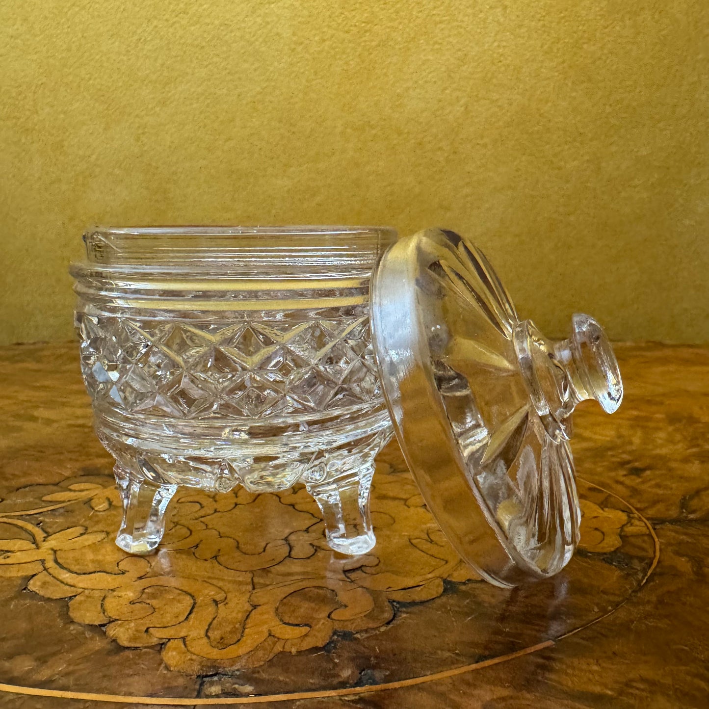 Small Bowls With Lids 