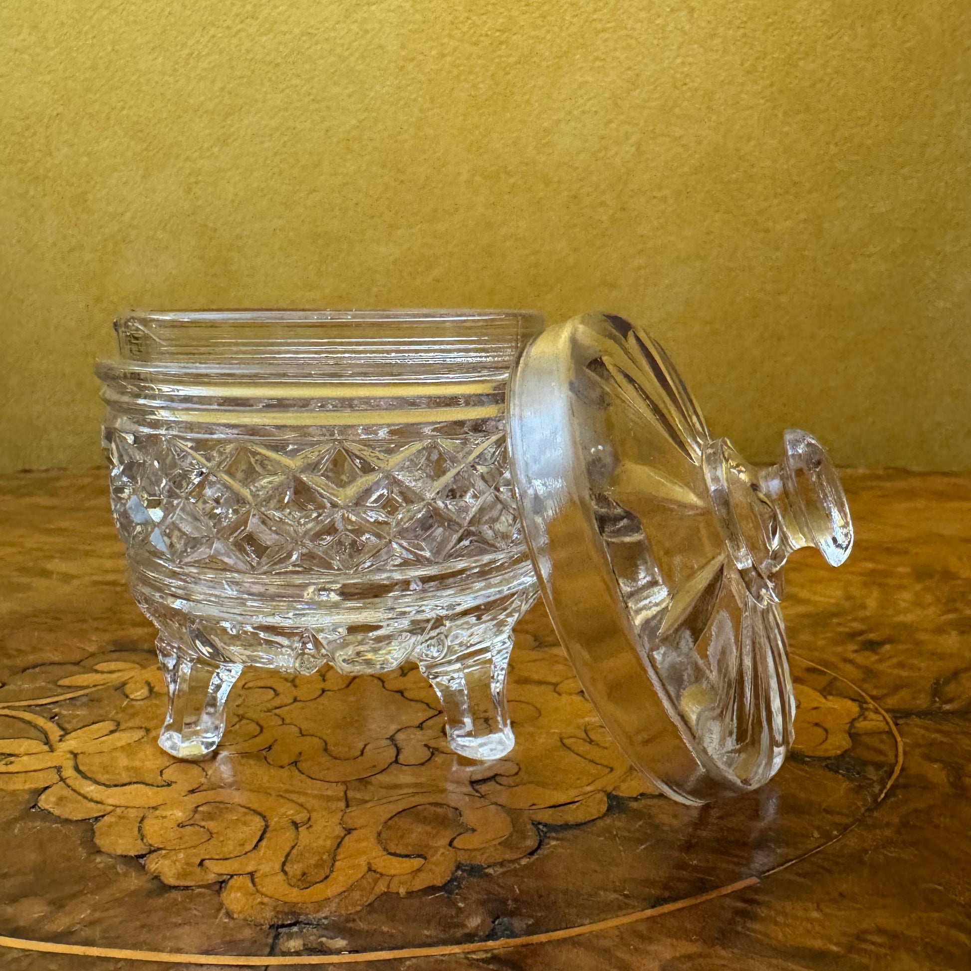 Small Bowls With Lids 