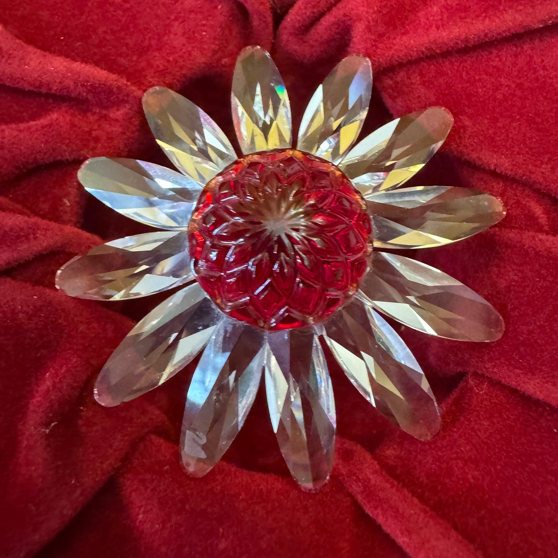 Swarovski Crystal Red Marguerite 2000 Member Renewal 