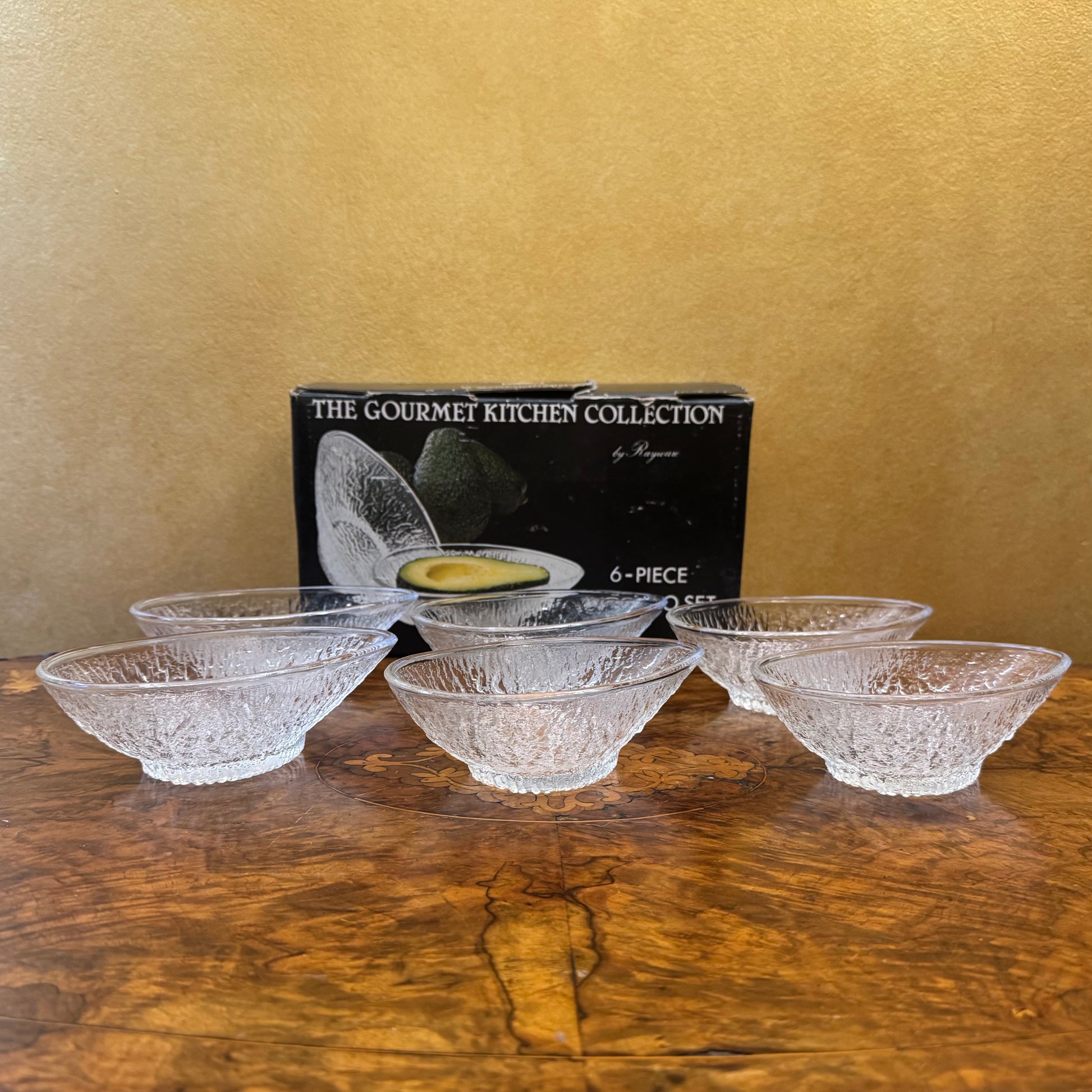The Gourmet Kitchen Collection Italian Glass Avocado Dish
