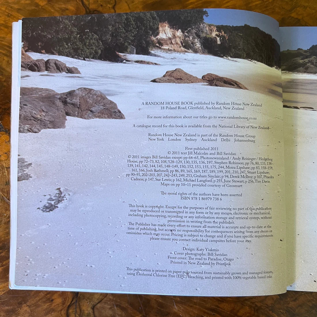 The Great Kiwi Motorhome Guide Paperback by Jill Malcolm and Bill Savidan