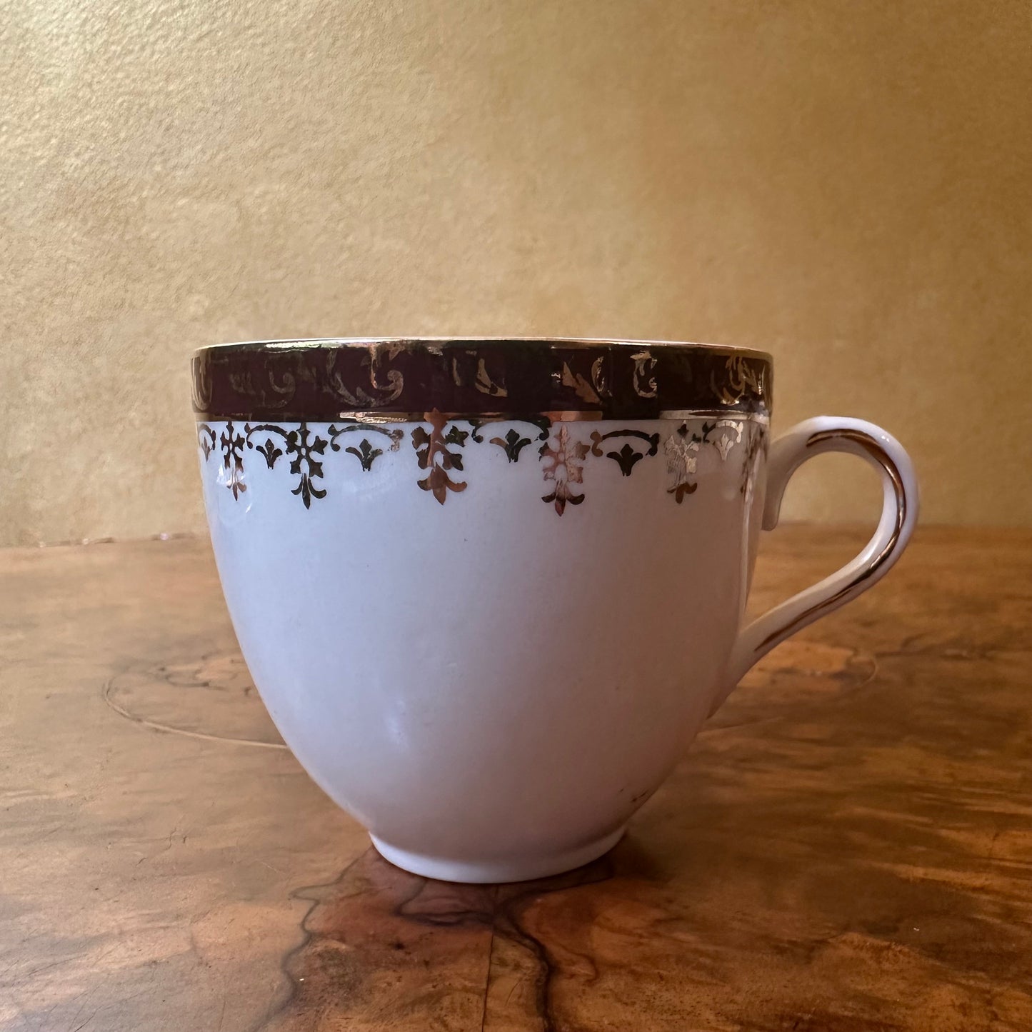 Vintage Alfred Meakin Suzanne Burgundy Gold Print Tea Cup