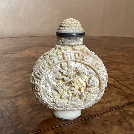 Vintage Chinese Resin Snuff Bottle