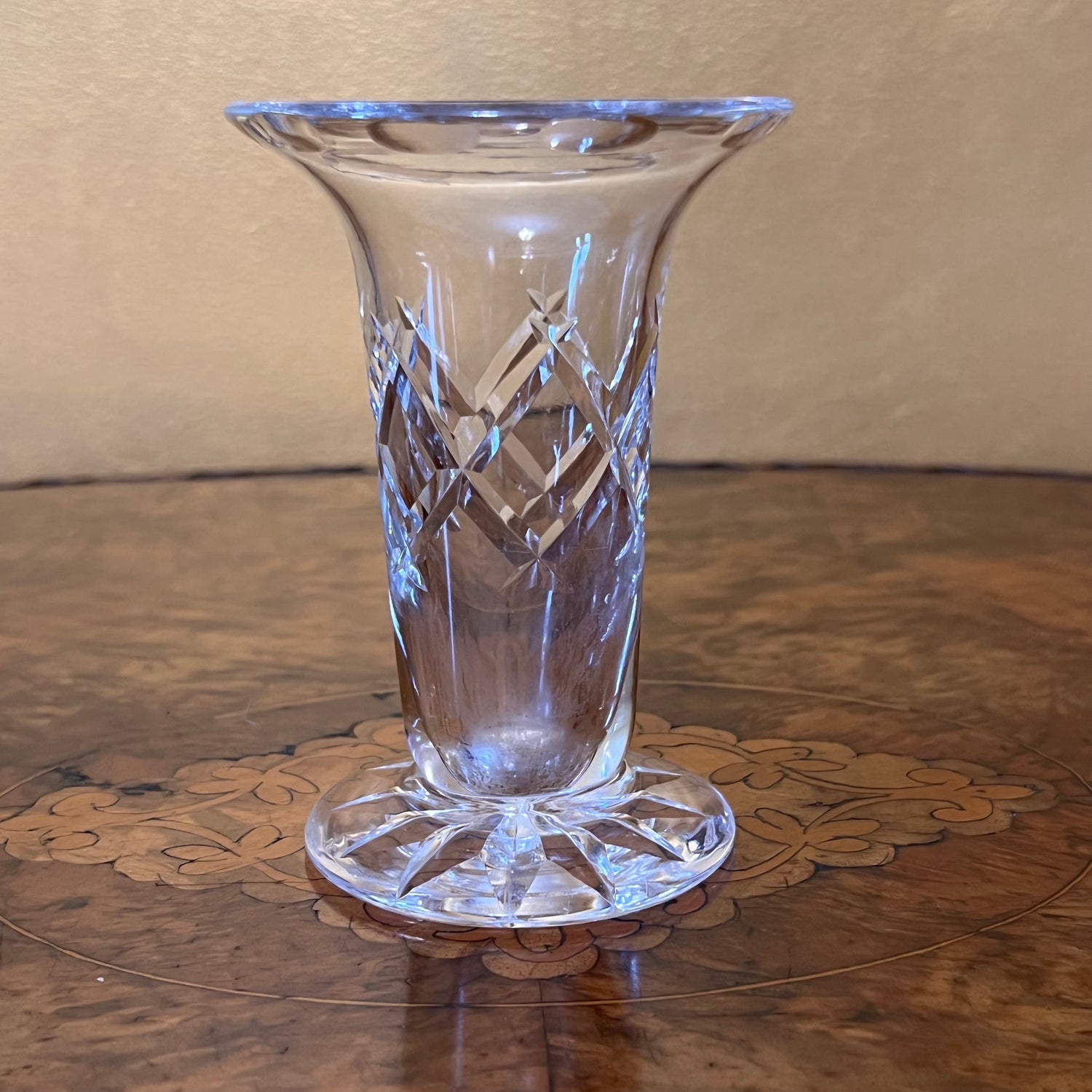 CRYSTAL & GLASS VASE