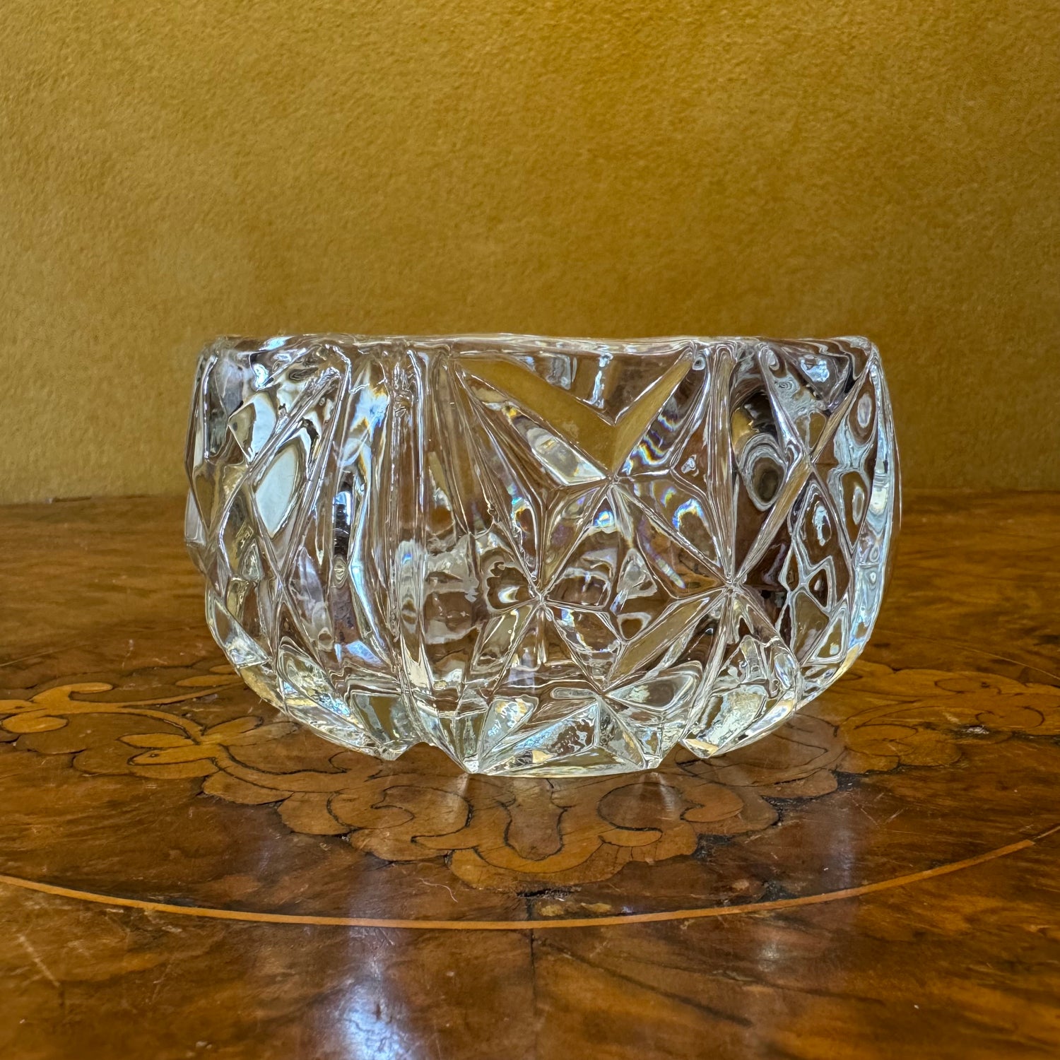 CRYSTAL & GLASS BOWL