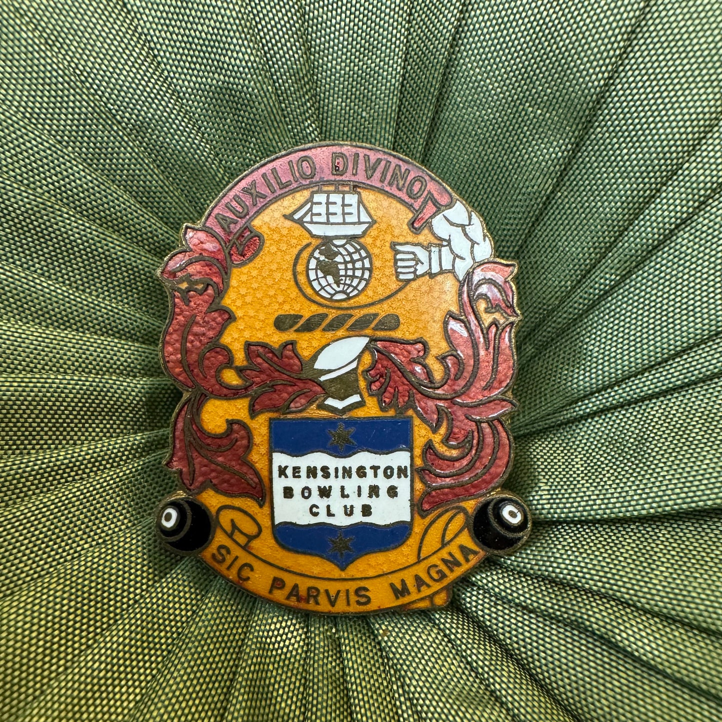 Vintage Kensington Bowling Club Badge Pin 