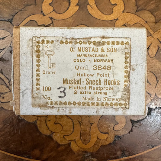 Vintage Key Brand Fishing Box of Mustad Sneck Hooks Norway