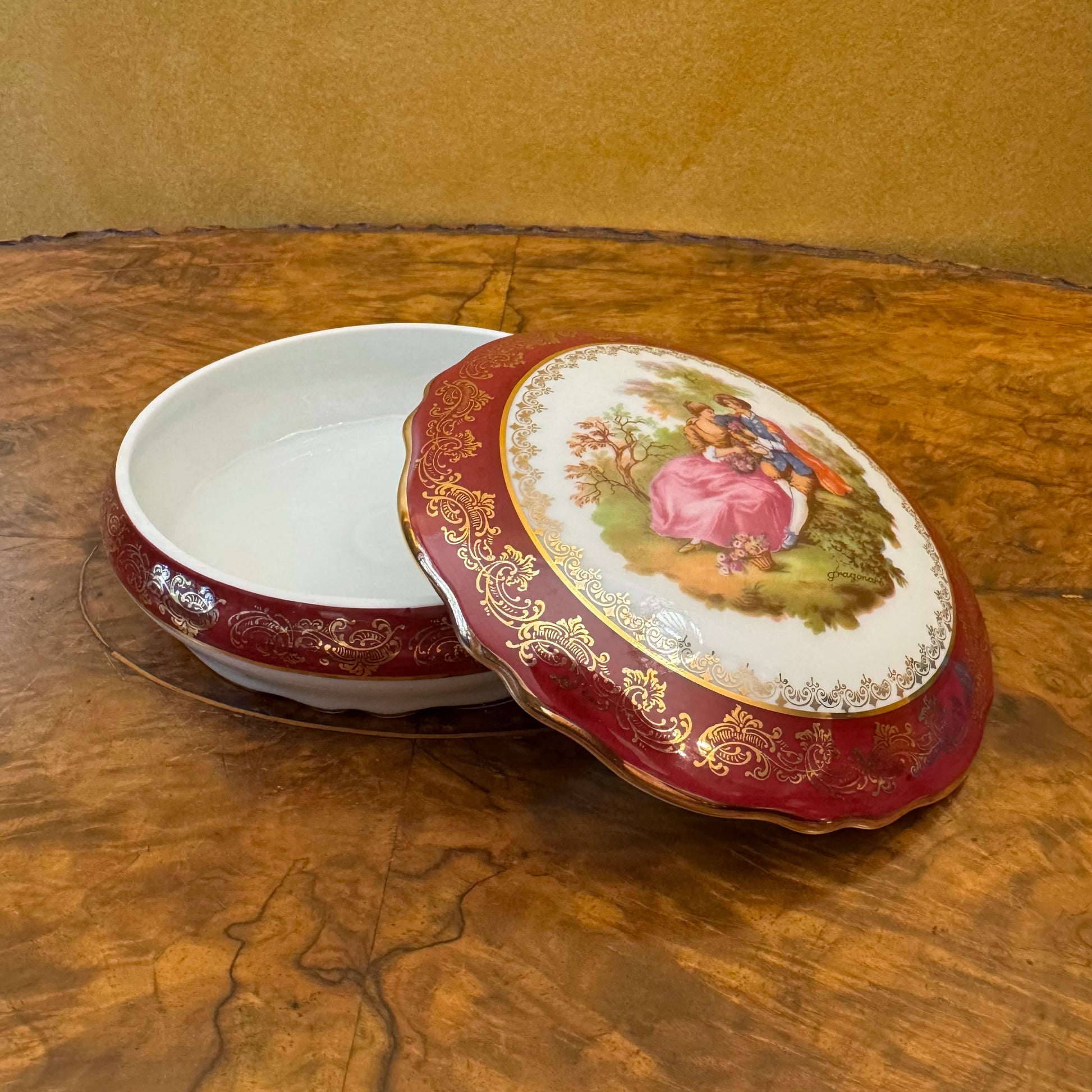 Vintage Limoges France Fragonard Courting Print Round Box 