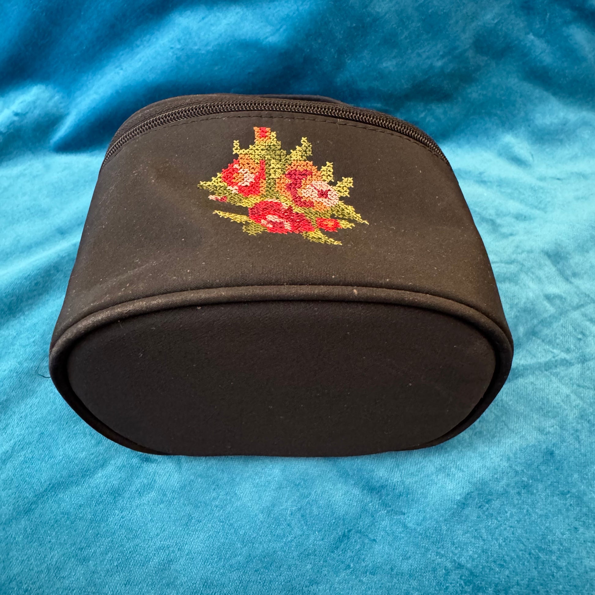 Vintage Make-Up Embroidered 