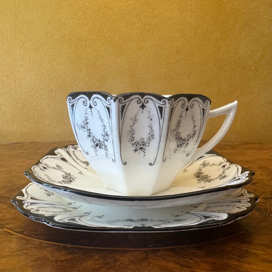 Vintage Rare Shelley Queen Anne Garland Of Flowers Tea Cup Trio Set