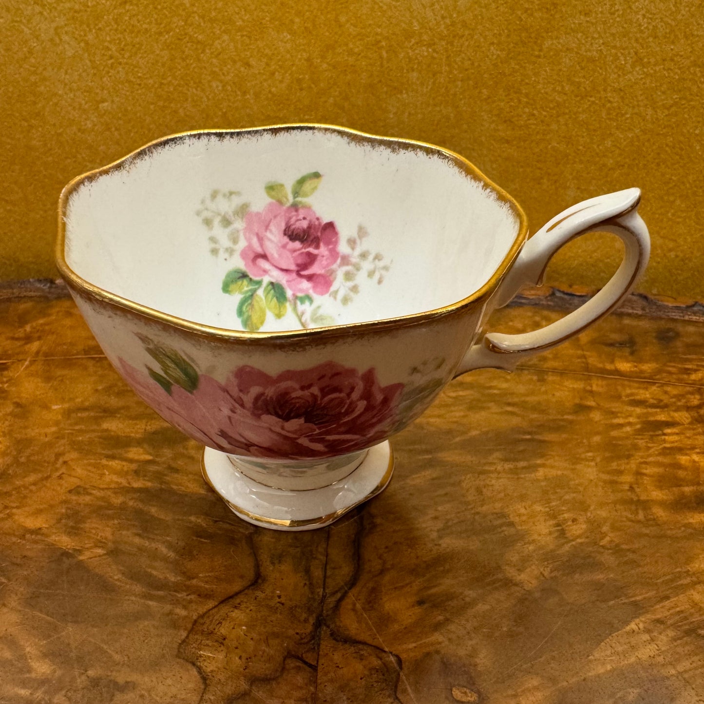 Vintage Royal Albert American Beauty 