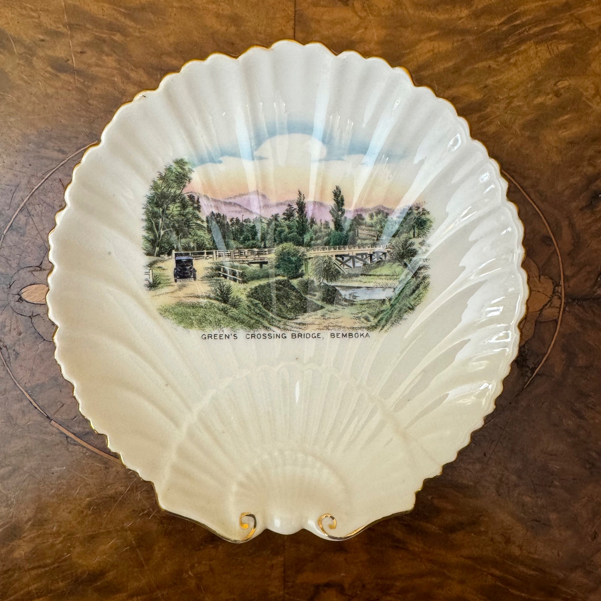 Vintage Shelley Shell Shape Green's Crossing Bridge Bemboka Dish 
